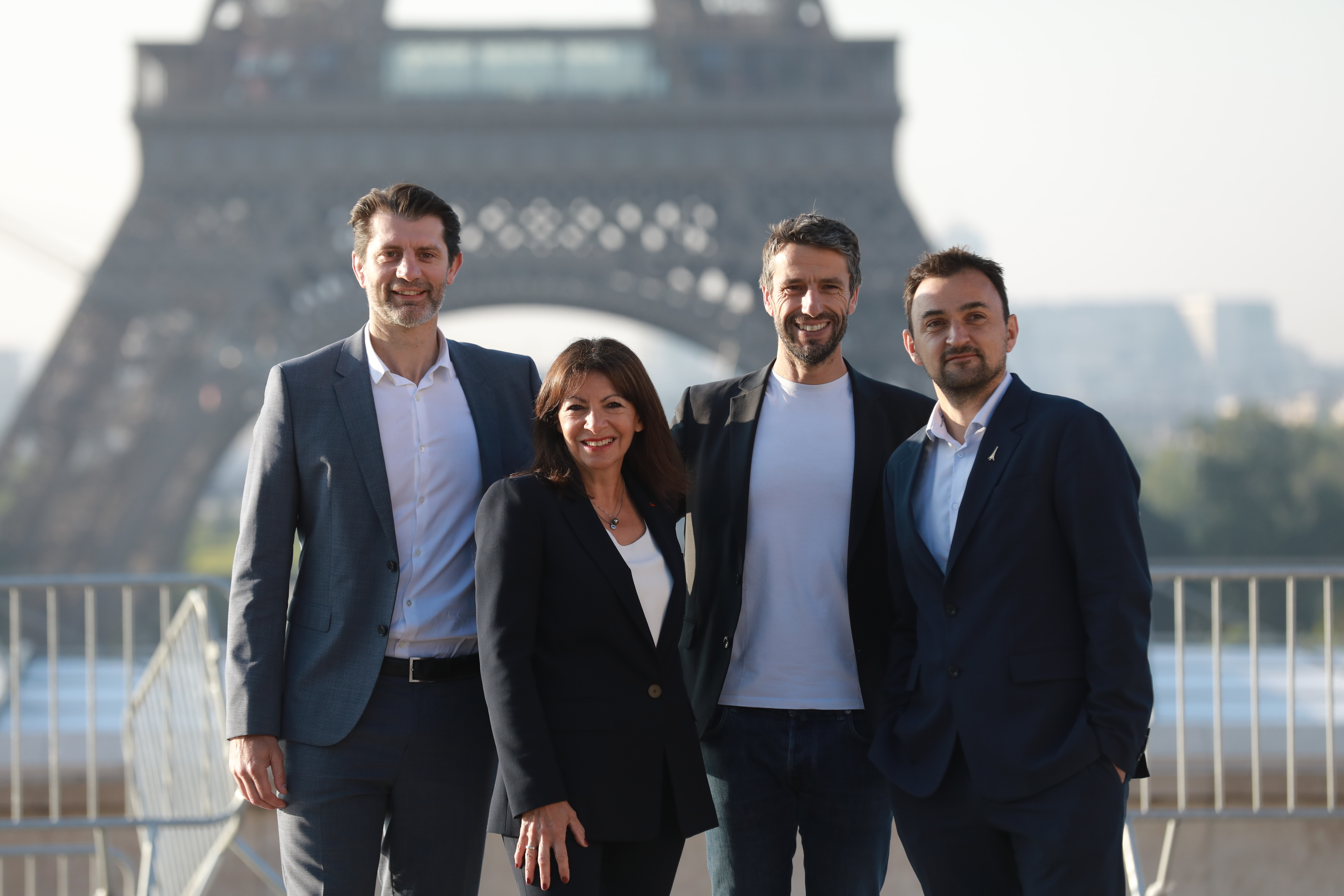 Pariz: Na Ajfelov toranj postavljeno pet olimpijskih prstenova