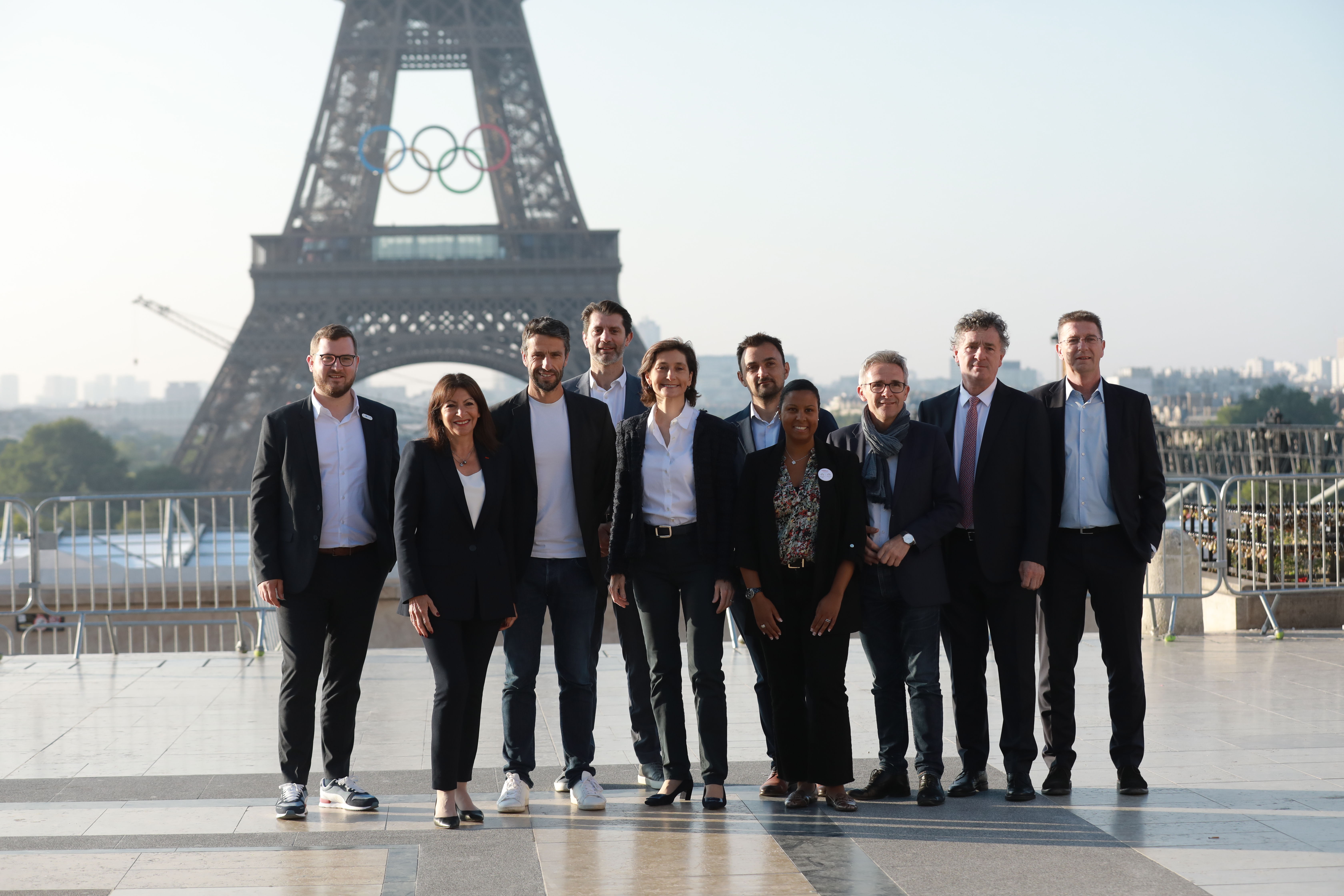 Pariz: Na Ajfelov toranj postavljeno pet olimpijskih prstenova