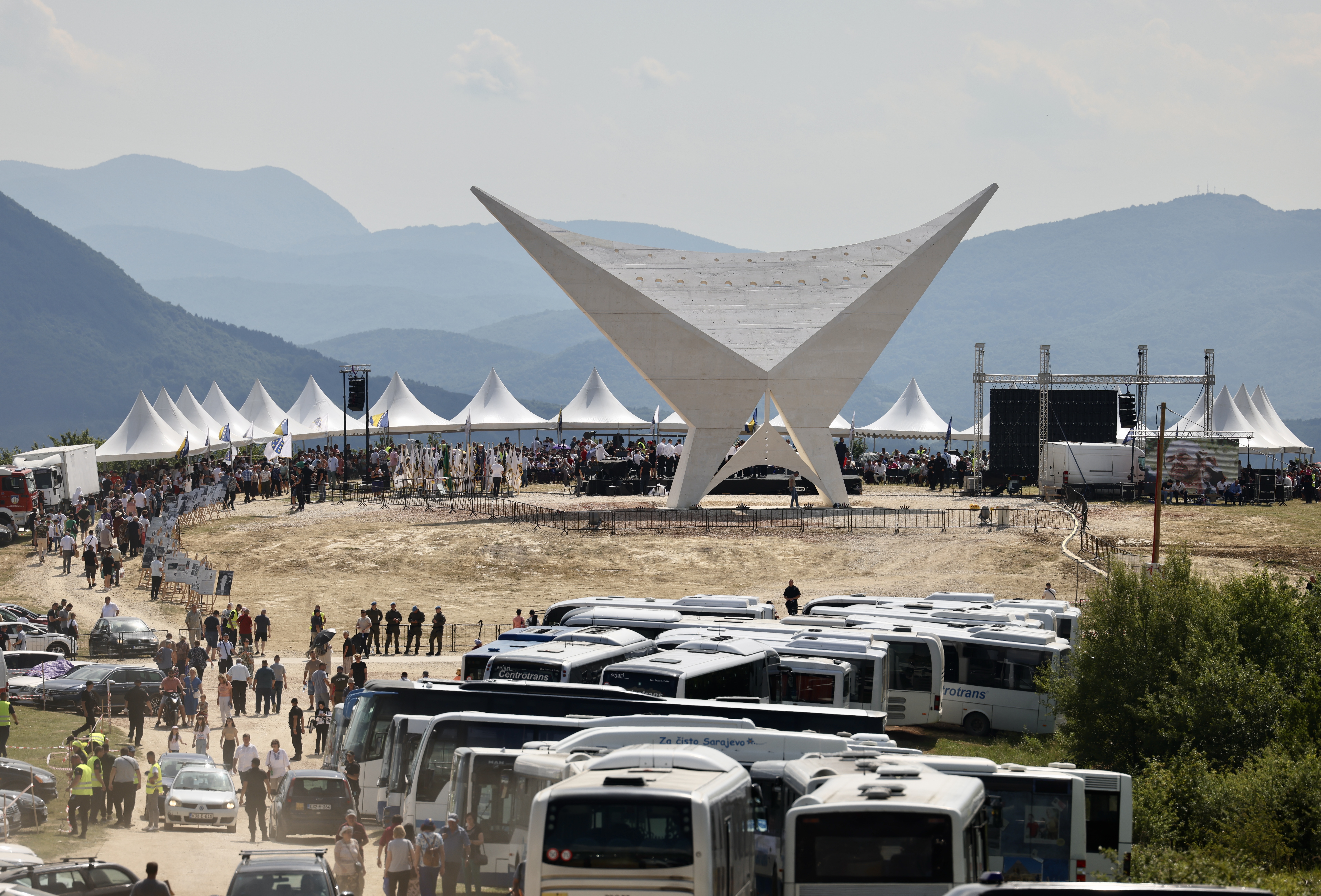 Spomenik "Krila slobode" na brdu Žuč (N1/F.Z.)
