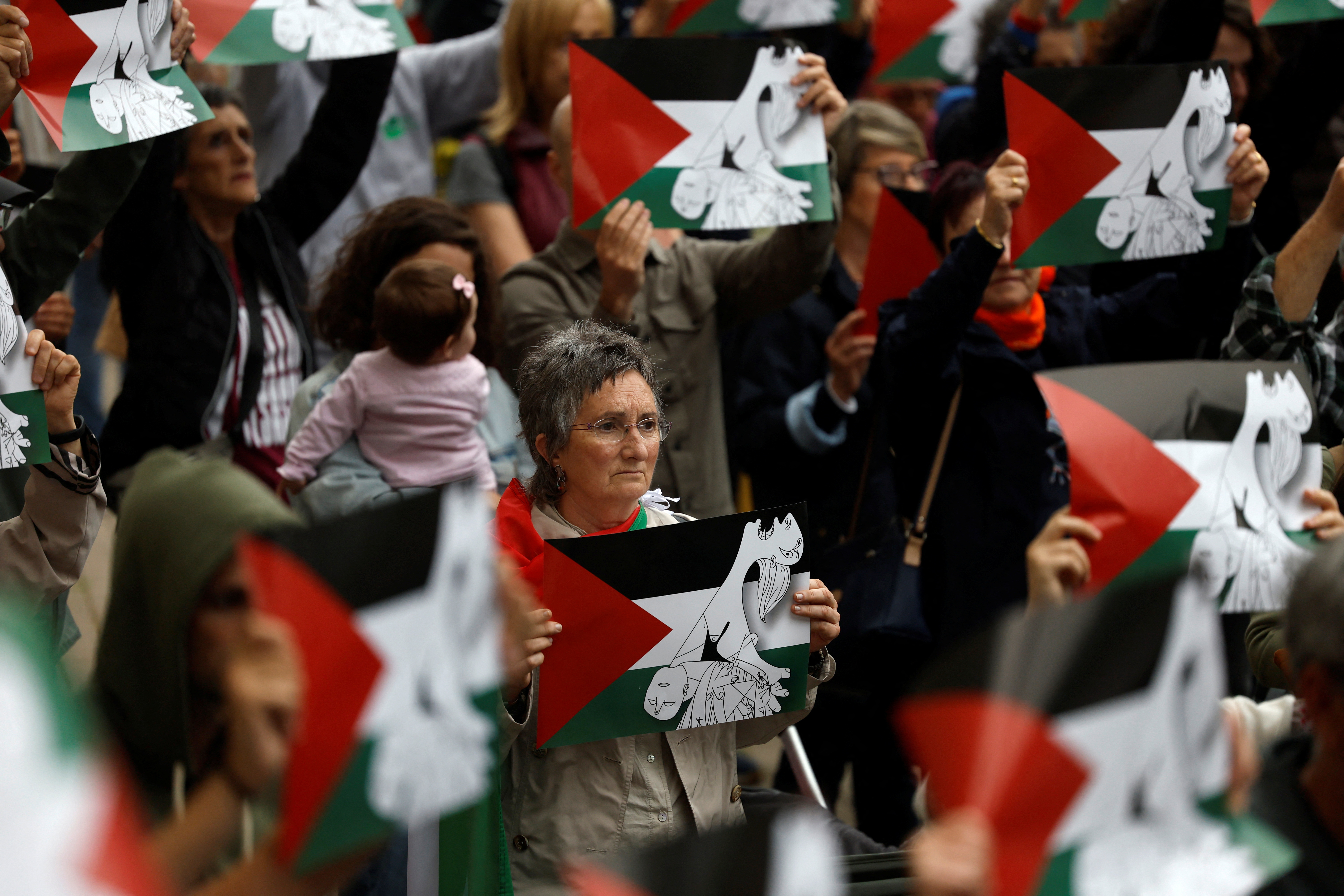 Hundreds of protesters lie down to mimic Gaza casualties at Bilbao's Guggenheim museum