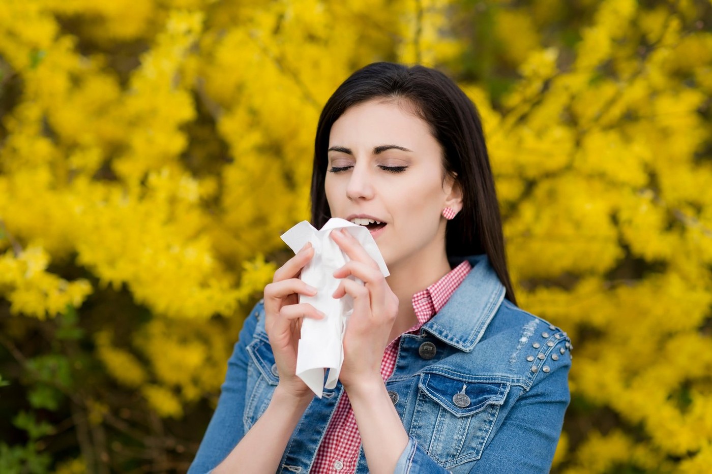 Junge Frau mit Allergie - woman with allergy