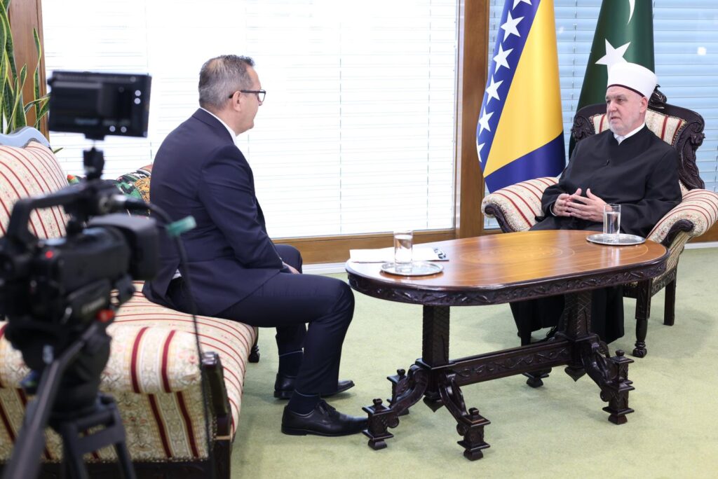 1718397817-Snimanje-Reisul-ulema-i-glavni-urednik-BIR-TV-Kasim-Softic-1024x684.jpg