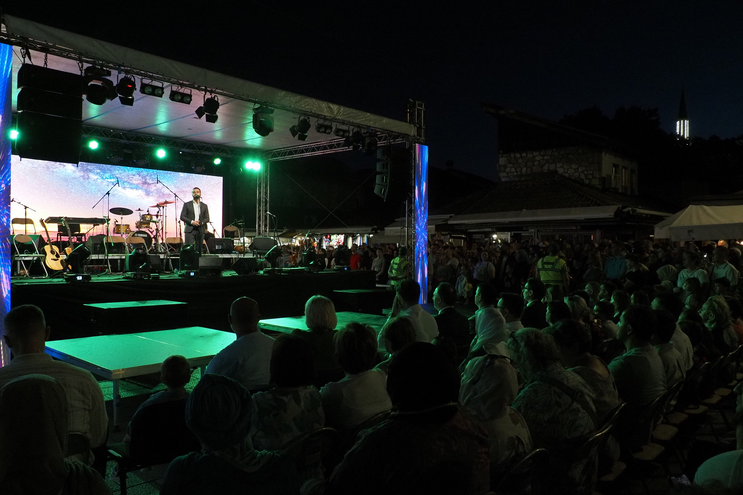 Dani bajramske radosti: Brojne Sarajlije i gosti uživali na koncertu na Baščaršiji