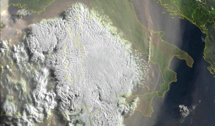 prašina saharski pjesak satelitski