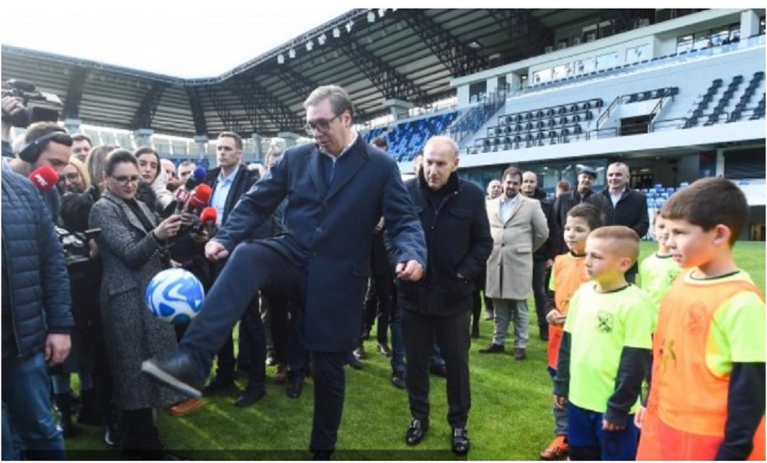 Aleksandar Vučić fudbal lopta