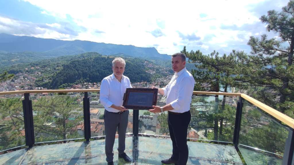 l_46f0793c38095e282b828bd3dc80be3d