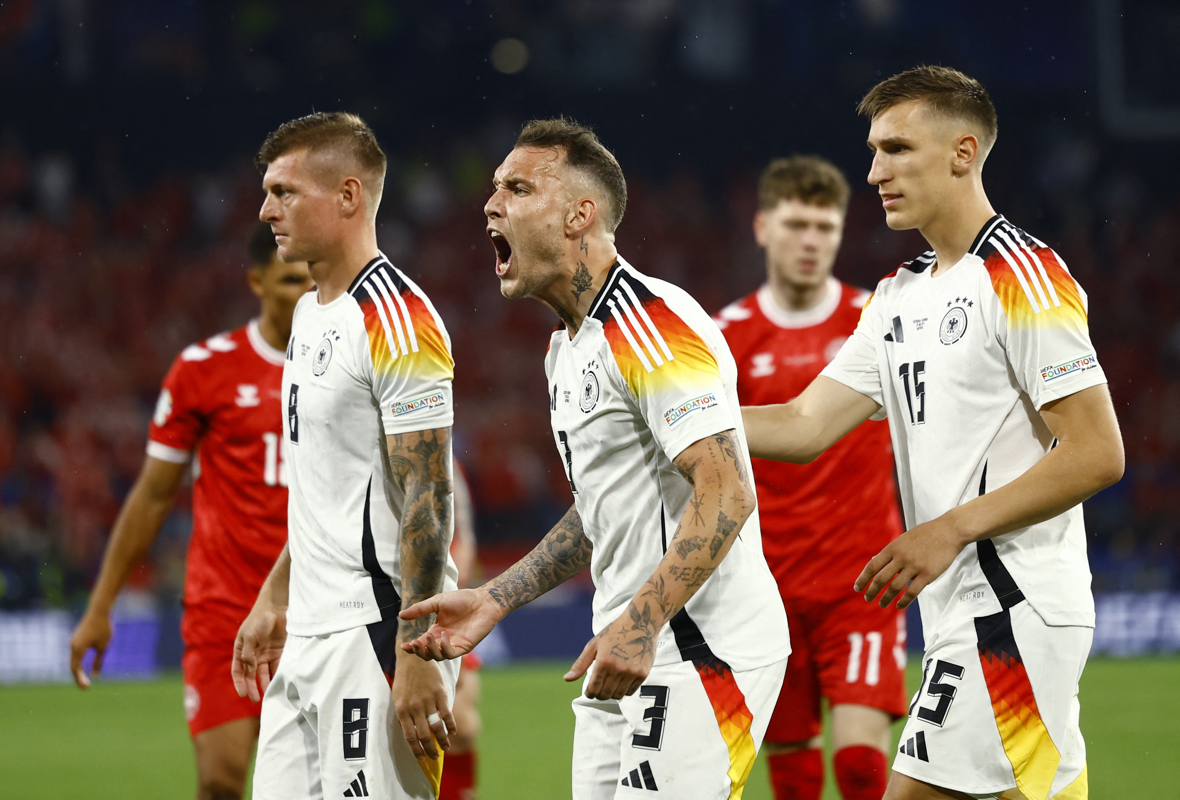 REUTERS/Leon Kuegeler