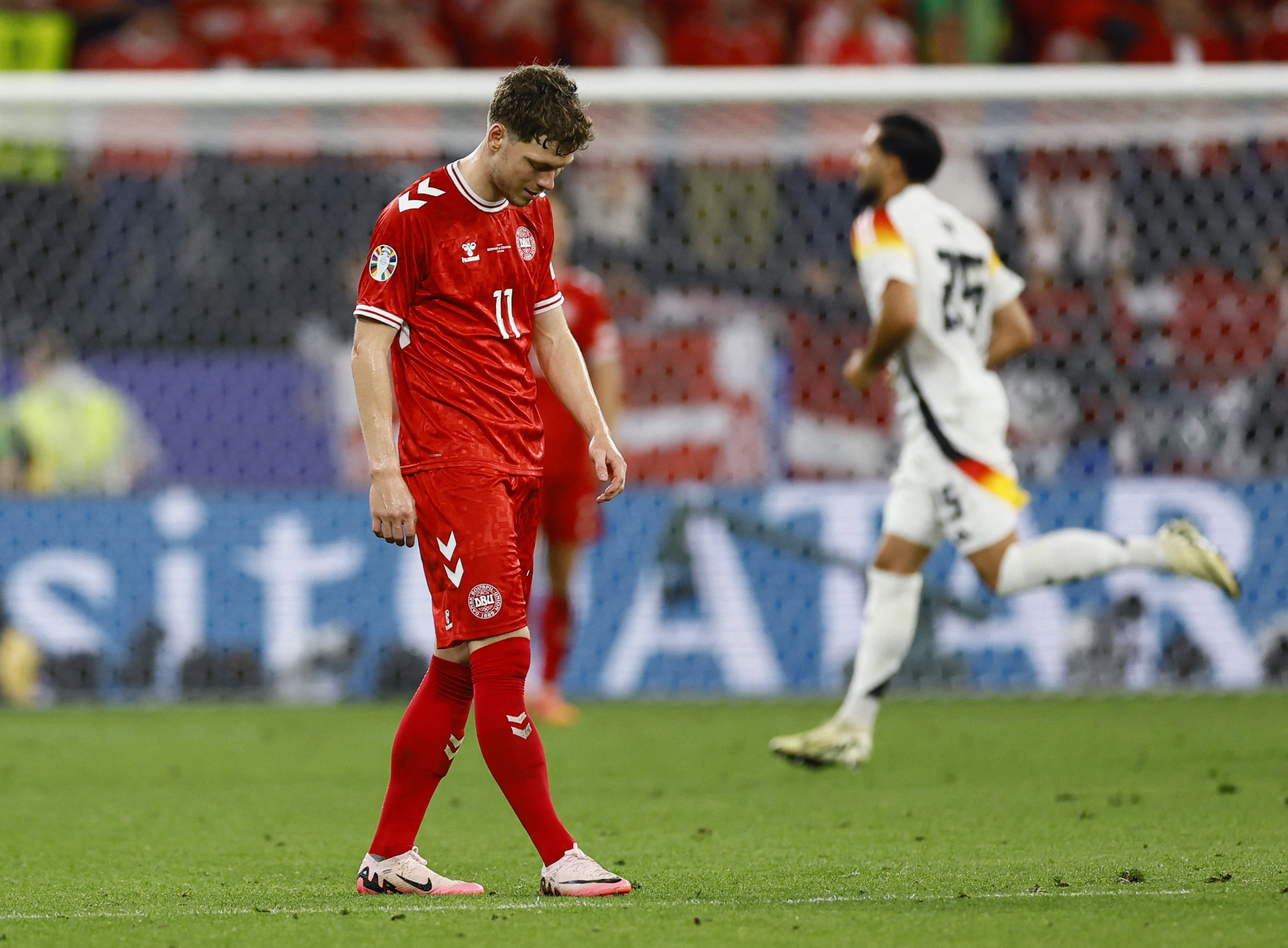 REUTERS/Leon Kuegeler