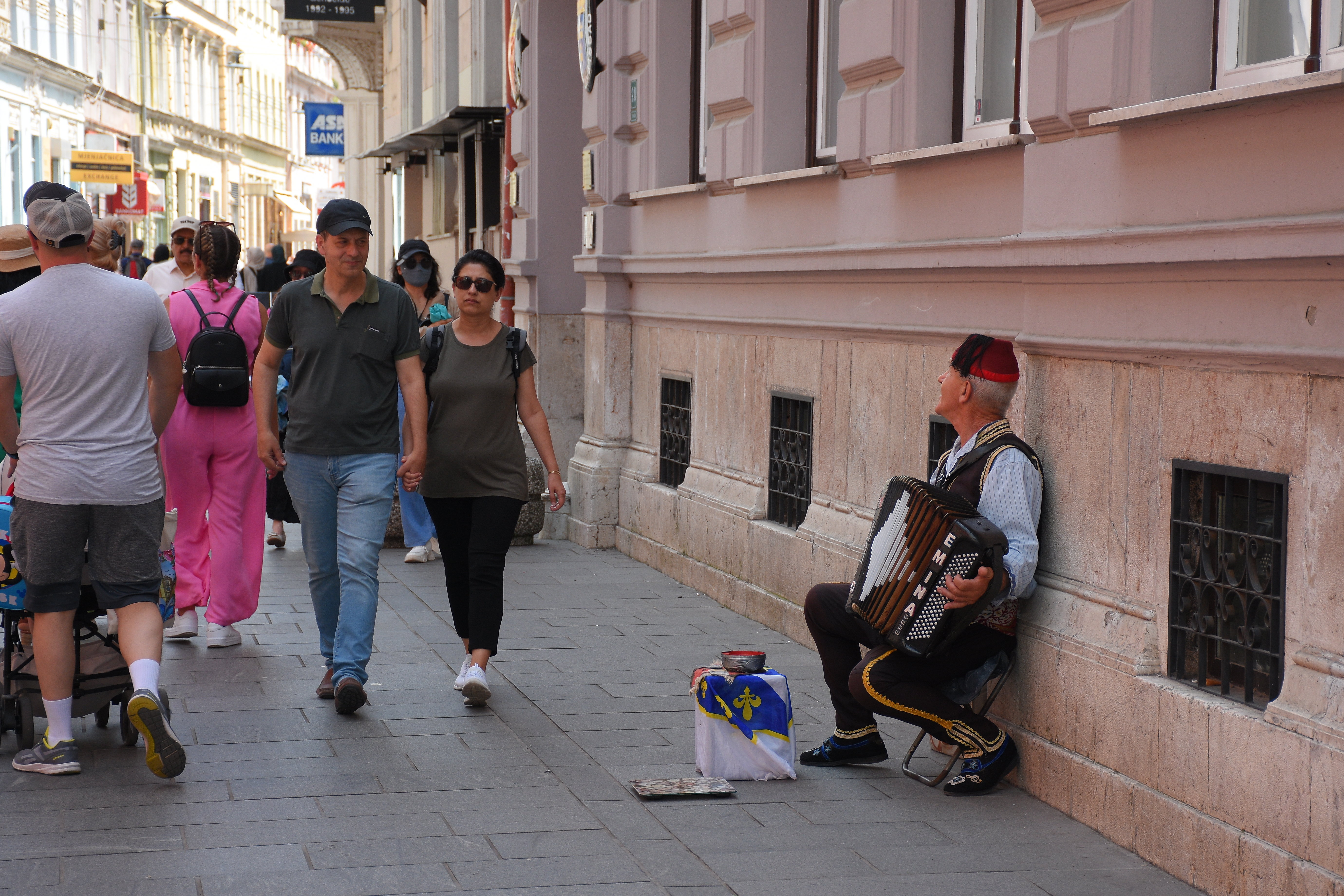 Brojni turisti na ulicama Sarajeva