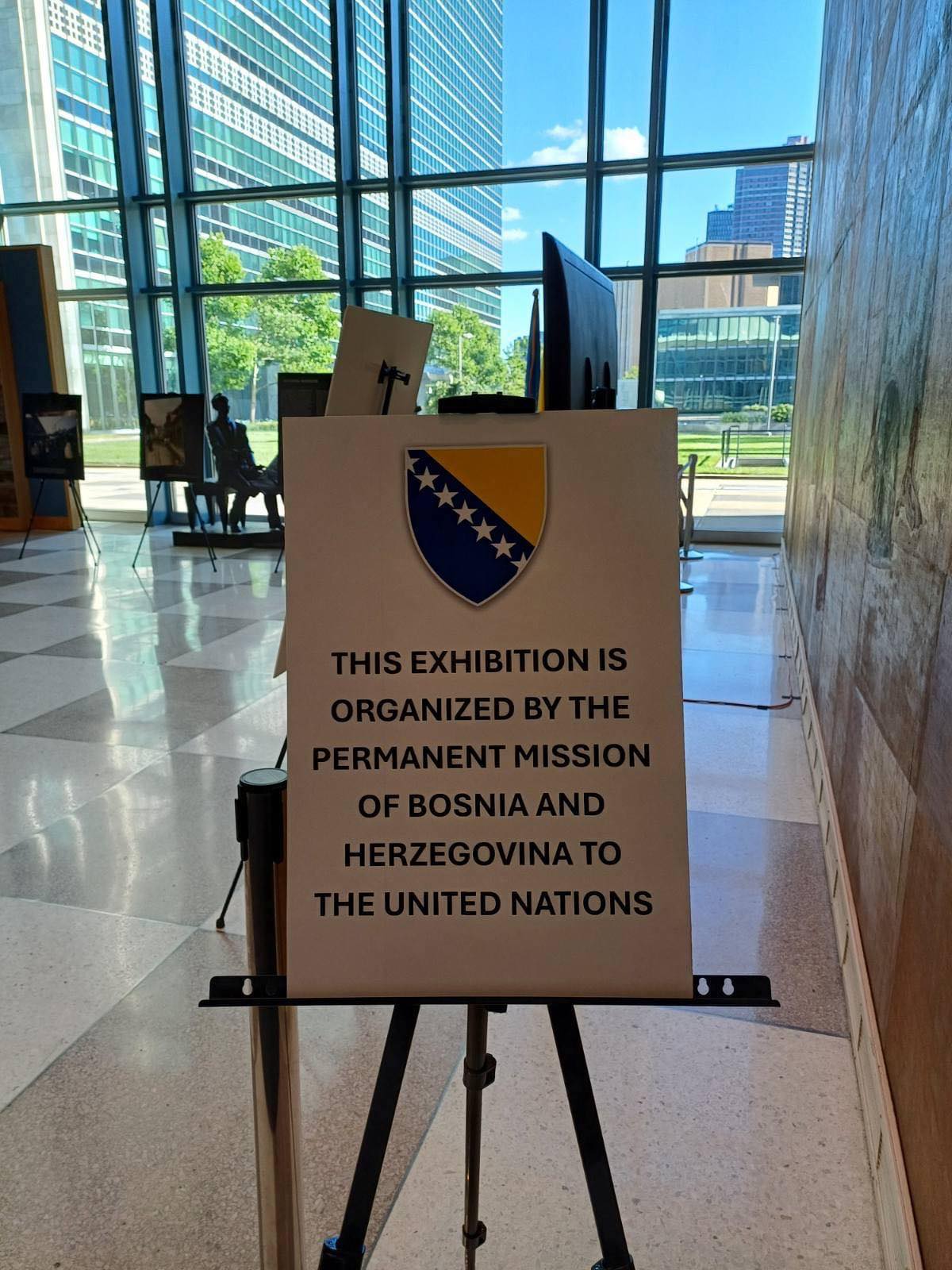 izlozba srebrenica un new york