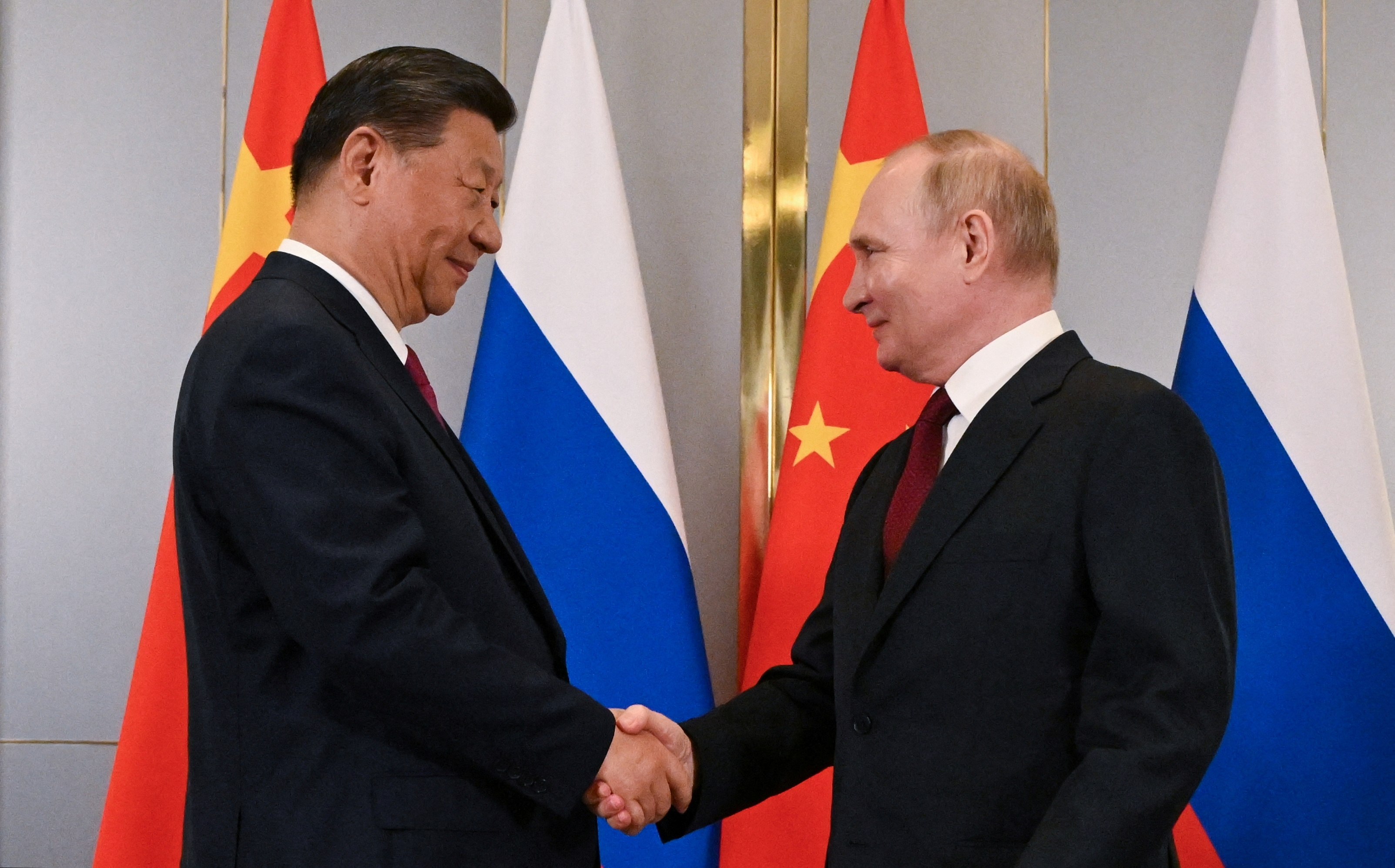 Russian President Putin and Chinese President Xi meet in Astana