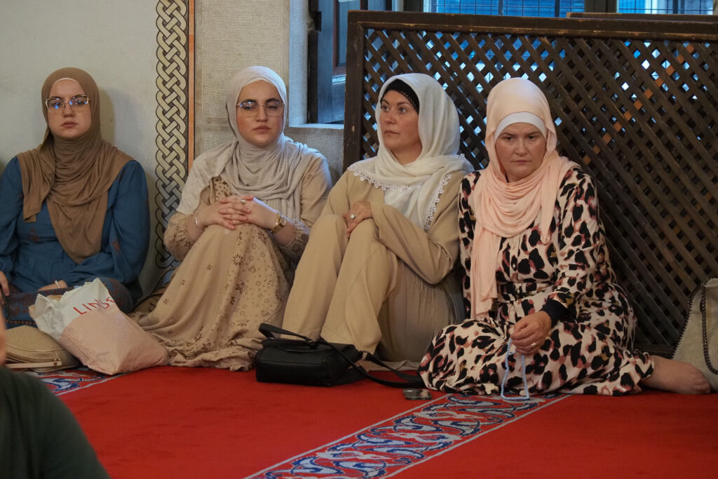 1720295726-AA-20240706-35075392-35075380-SARAJEVO_U_BEGOVOJ_DZAMIJI_PRIGODAN_PROGRAM_POVODOM_NOVE_HIDZRETSKE_GODINE-1024x683.jpg