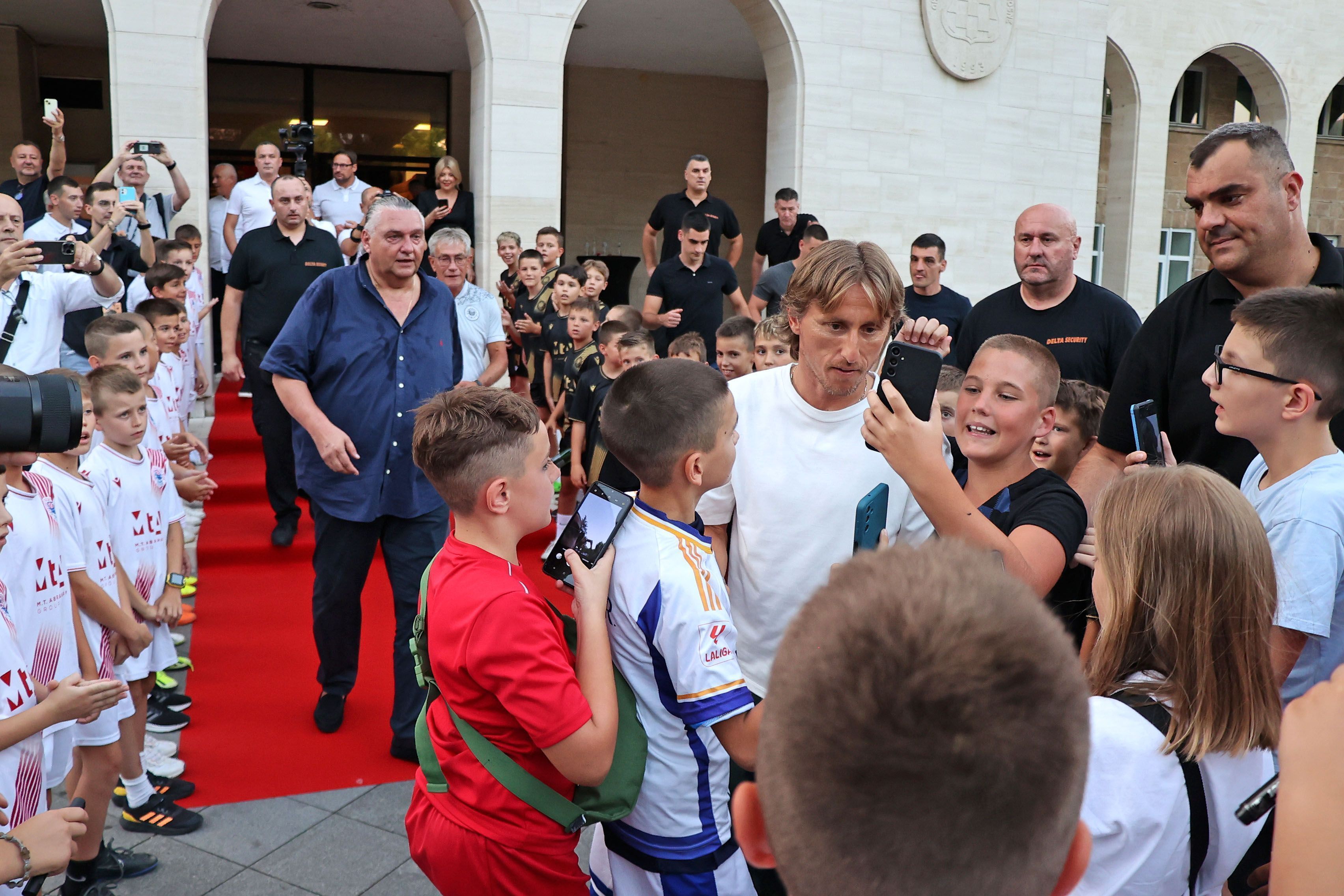 U prepunoj Kosači premijerno prikazan film o Zrinjskom; Modrić: Zrinjski je ponos