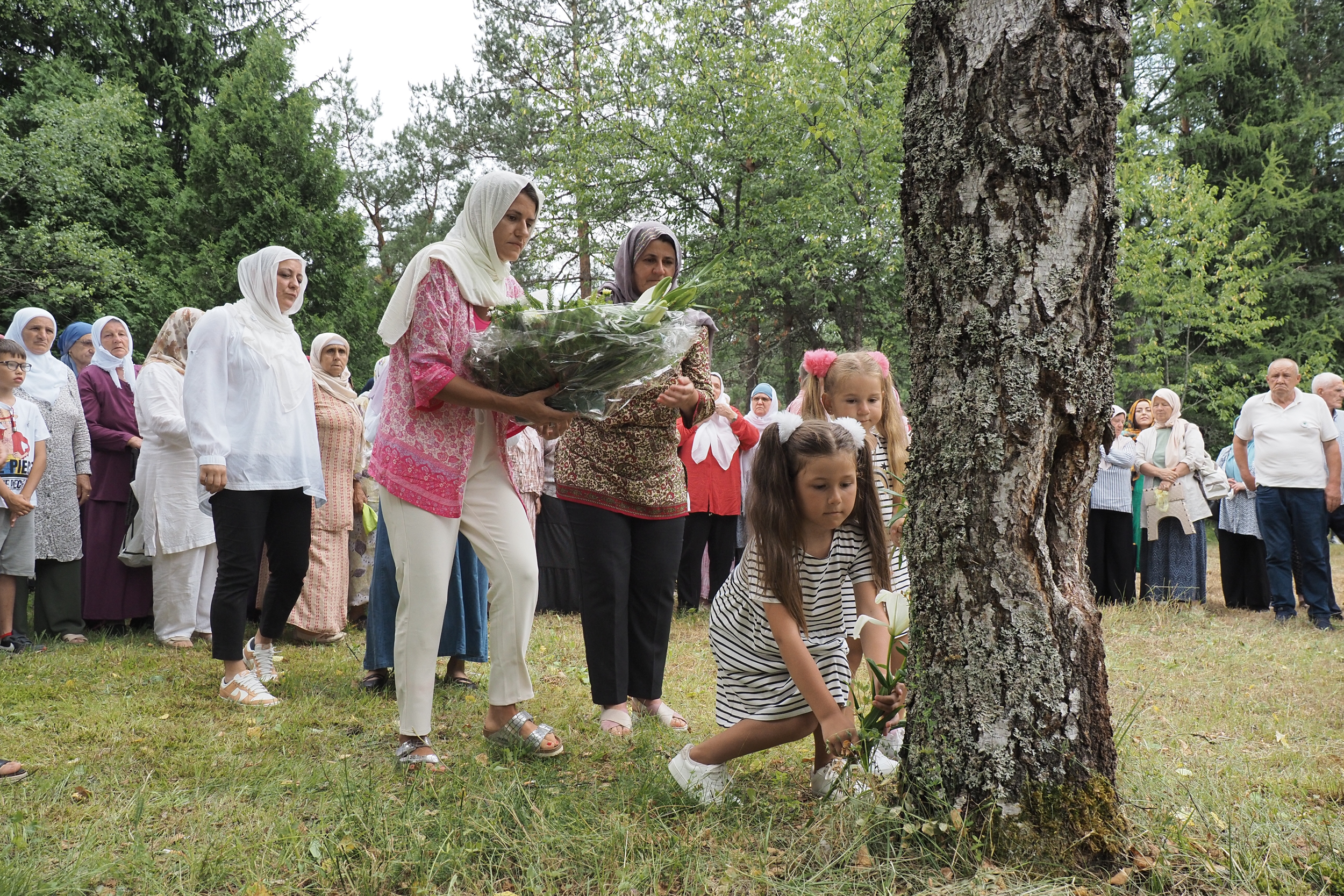 U Trnovu obilježena godišnjica streljanja šestorice mladih Srebreničana: To su uradili monstrumi bez srca i duše
