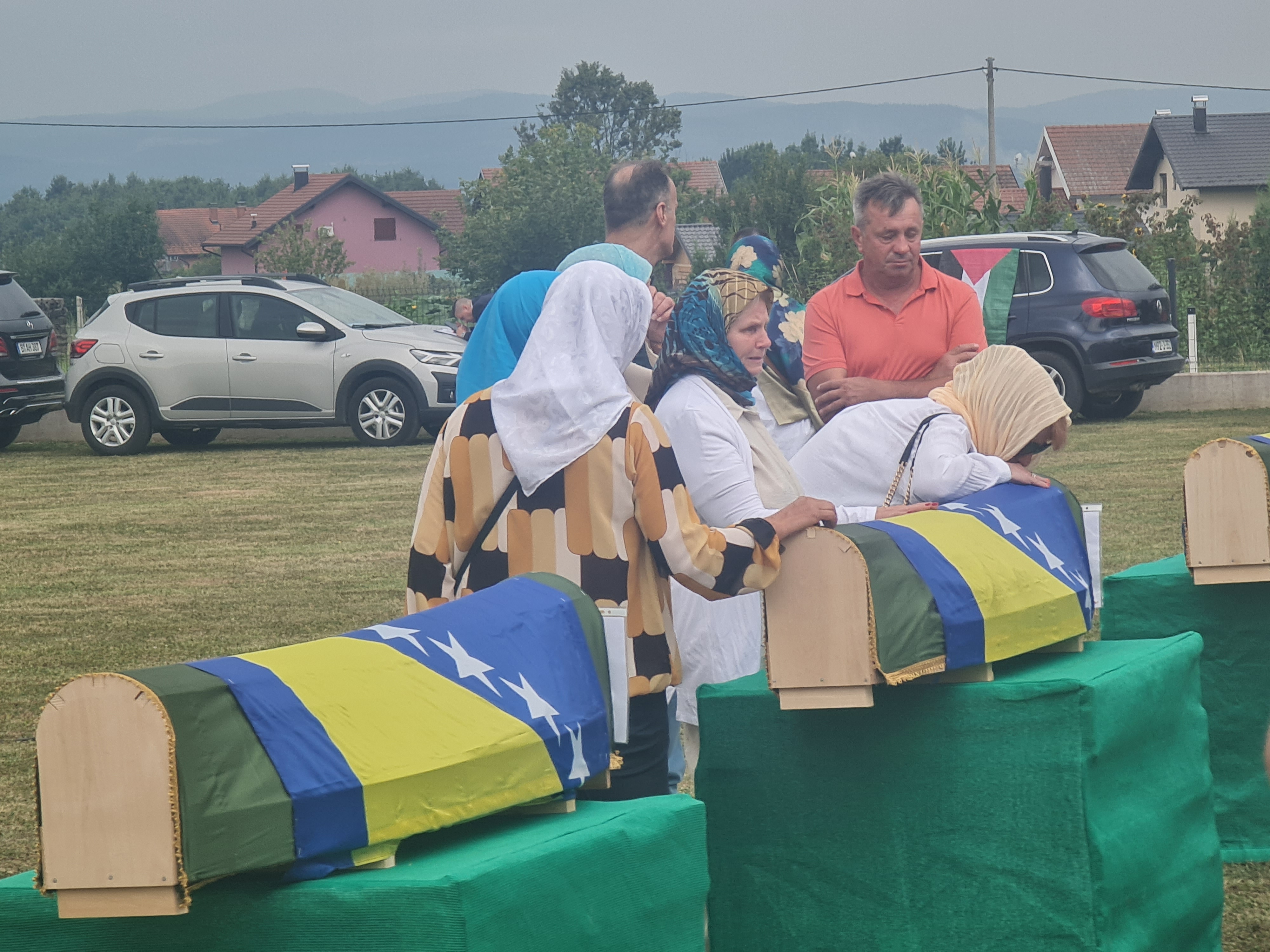 Kolektivna dženaza u Memorijalnom centru Kamičani