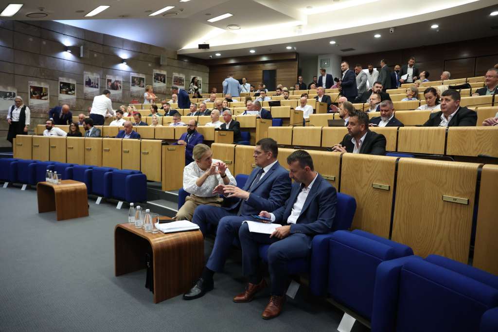 l_1e5660a9dd15a5bbea730cbc6eecce37