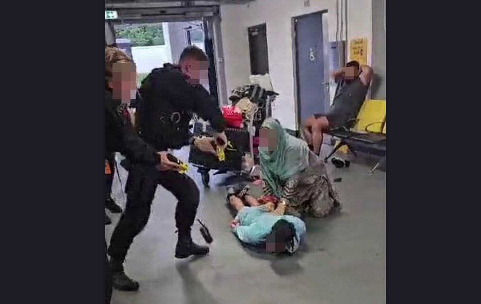 POLICAJAC NAPADA MUŠKARCA