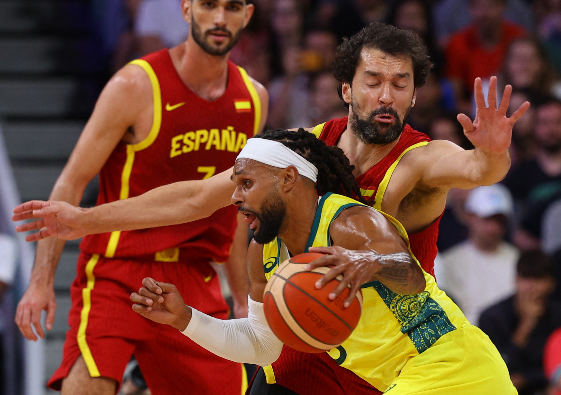 Basketball - Men's Group Phase - Group A - Australia vs Spain