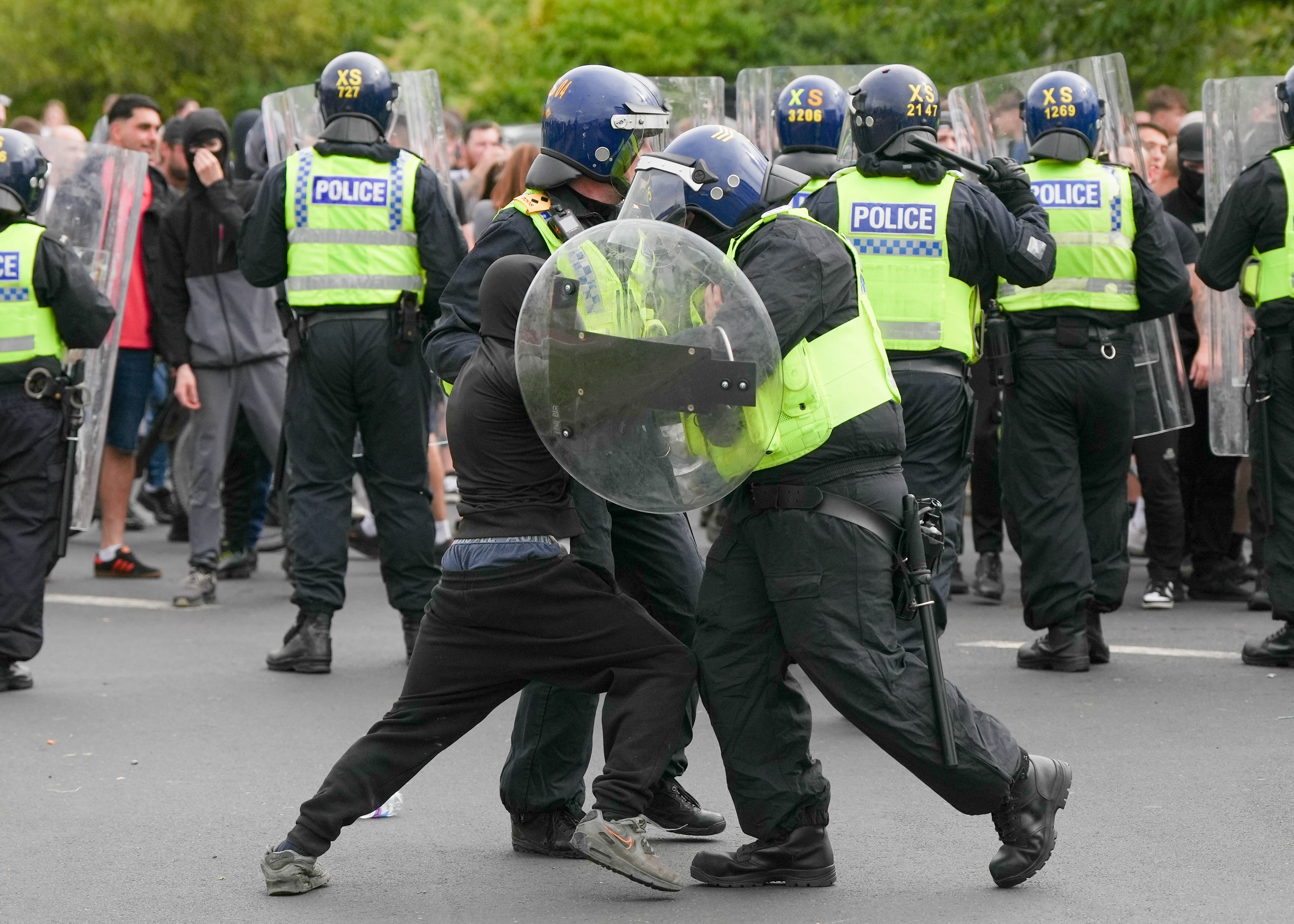 Ekstremni desničari sukobili se s britanskom policijom