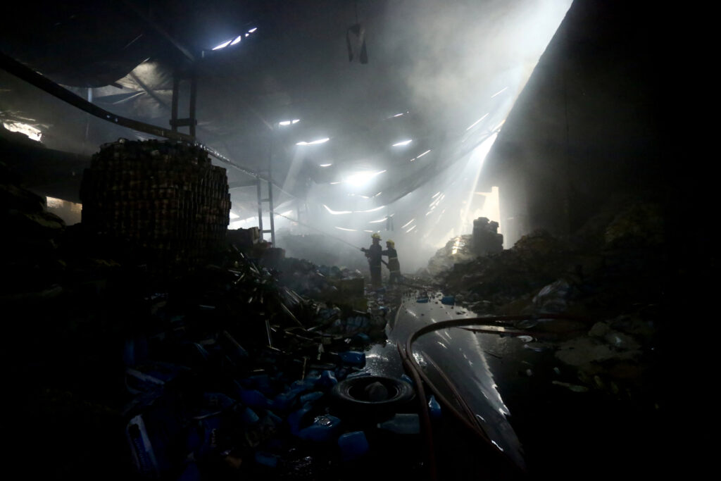 IRAQ-FIRE-FOOD WAREHOUSE