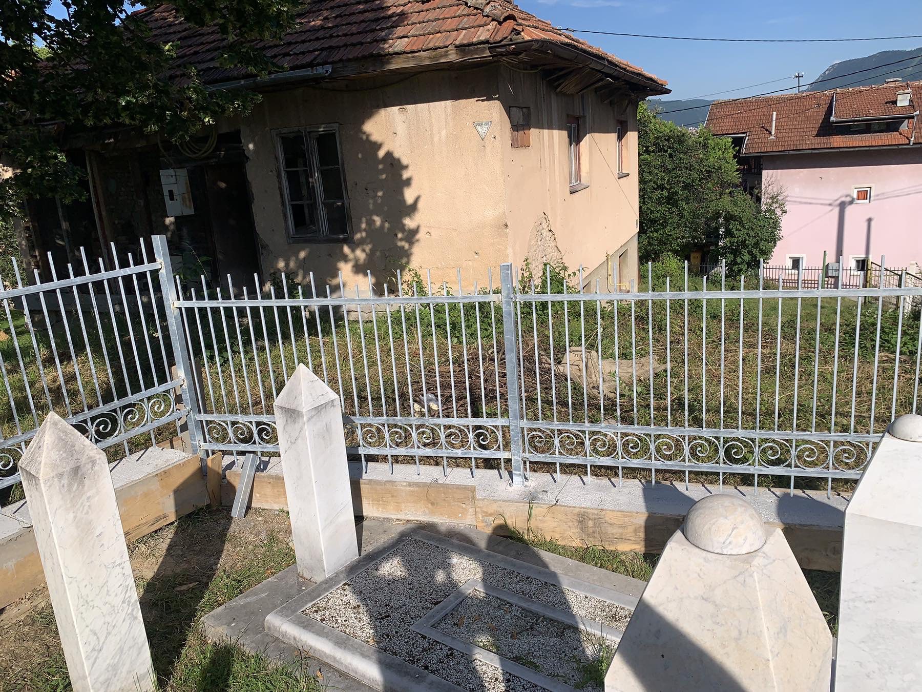 BiH: Memorijalni centar Sarajevo uređuje mezarja šehida i groblja poginulih boraca