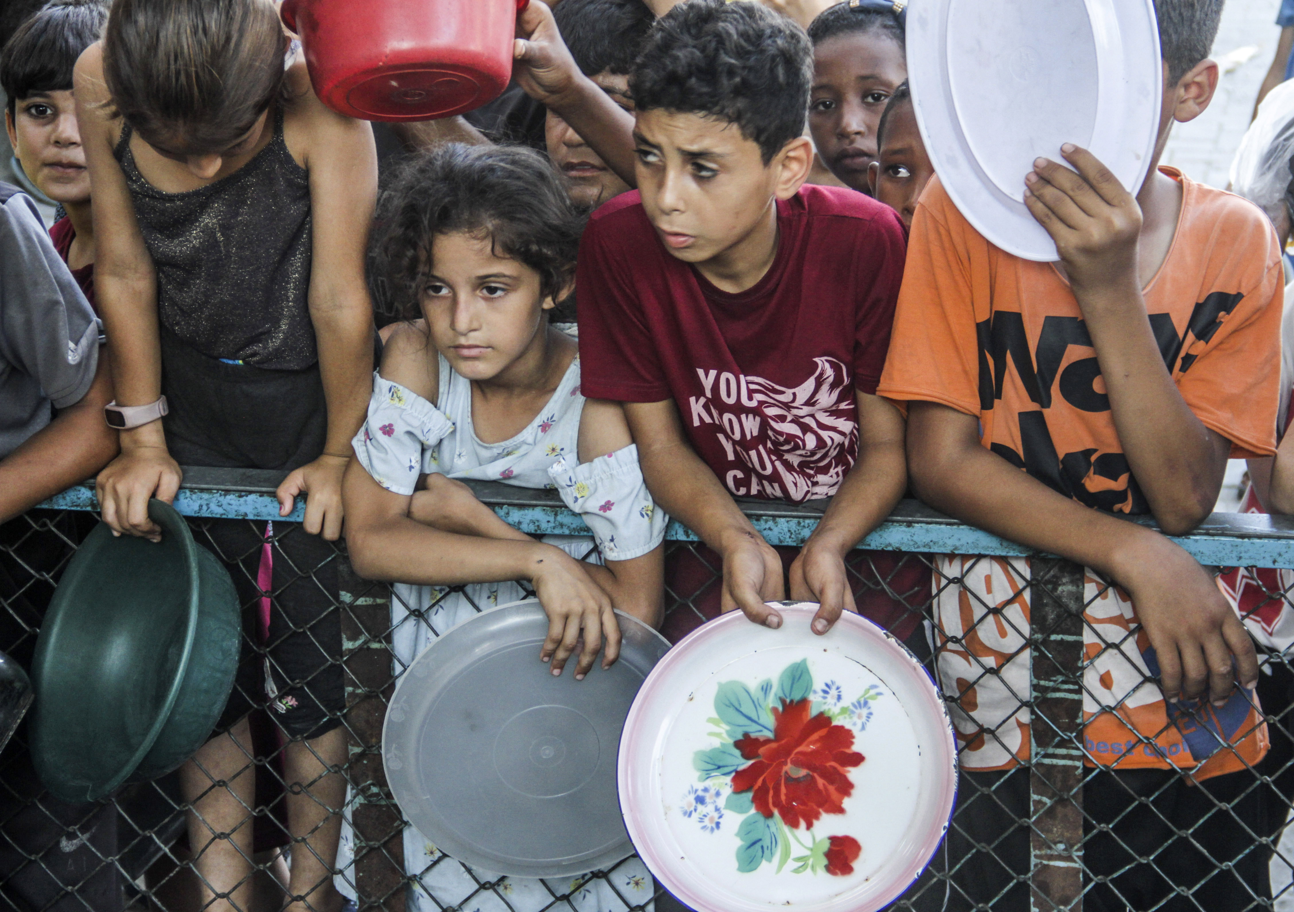 Srceparajući prizori: Palestinska djeca čekaju u redu za hranu