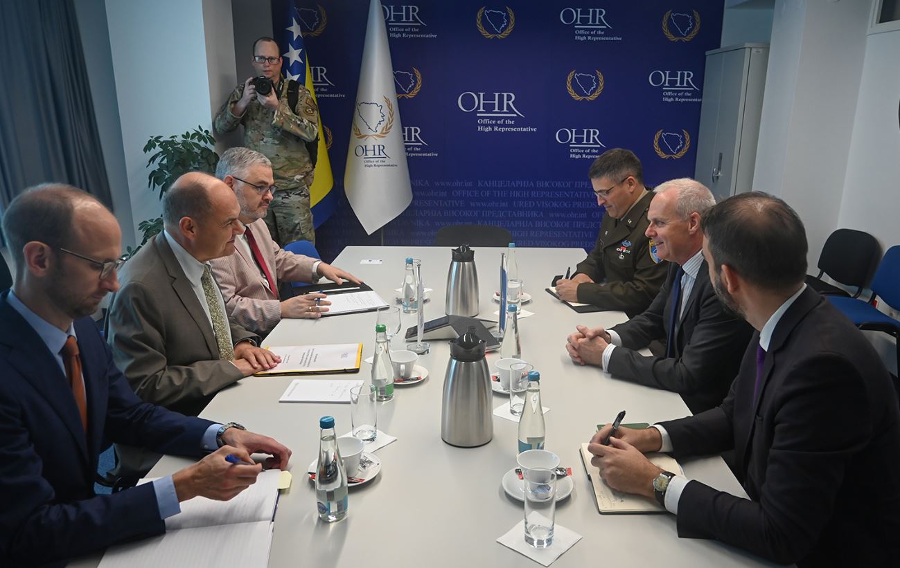 Schmidt, NATO delegacija