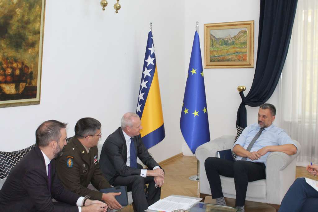 l_aa4a46b173391154706c6ac4cc918c28