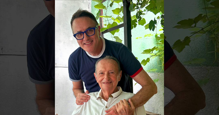 b029b26d-7509-4812-9373-6247a2eaa3a2