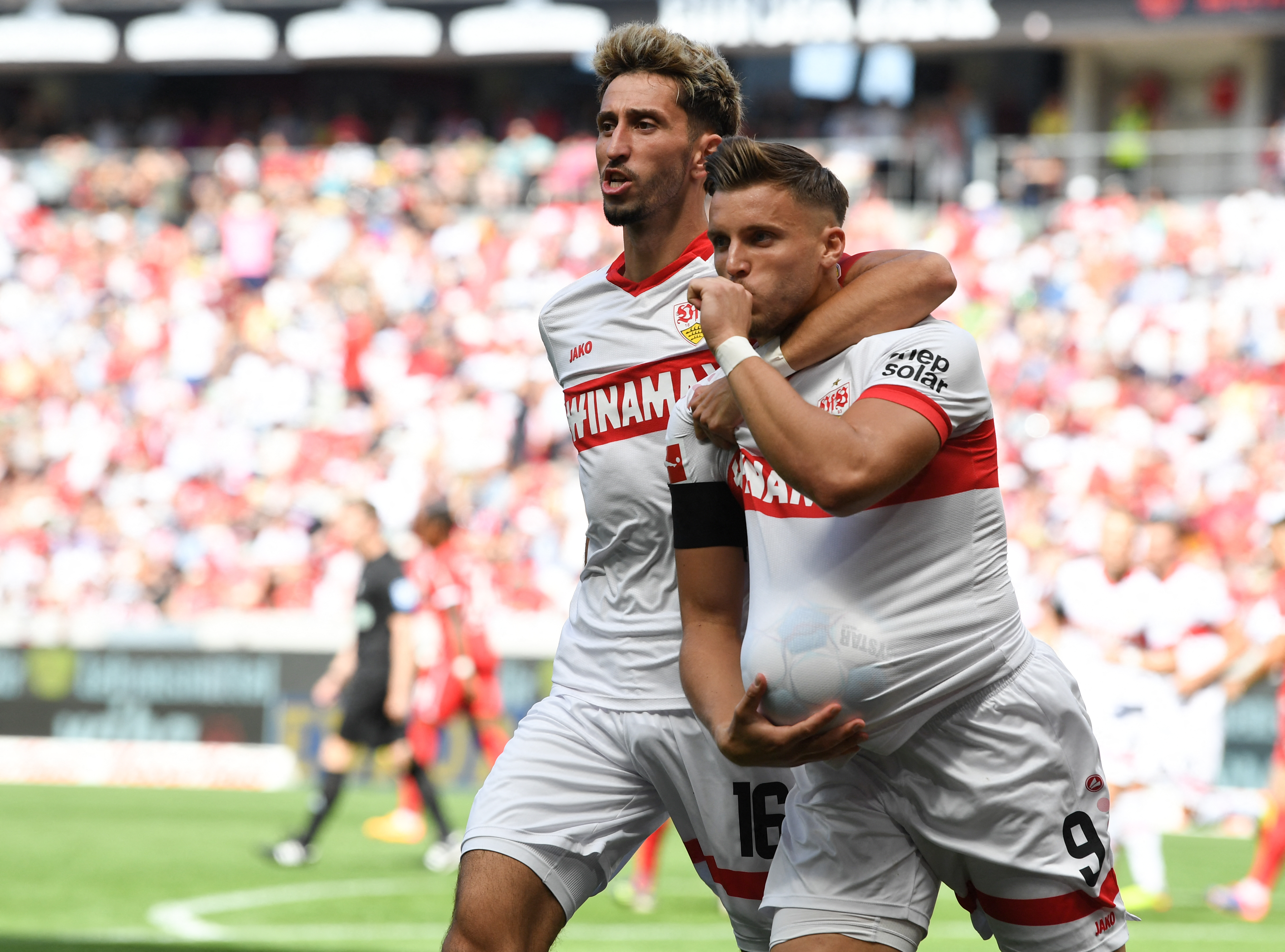 FBL-GER-BUNDESLIGA-FREIBURG-STUTTGART