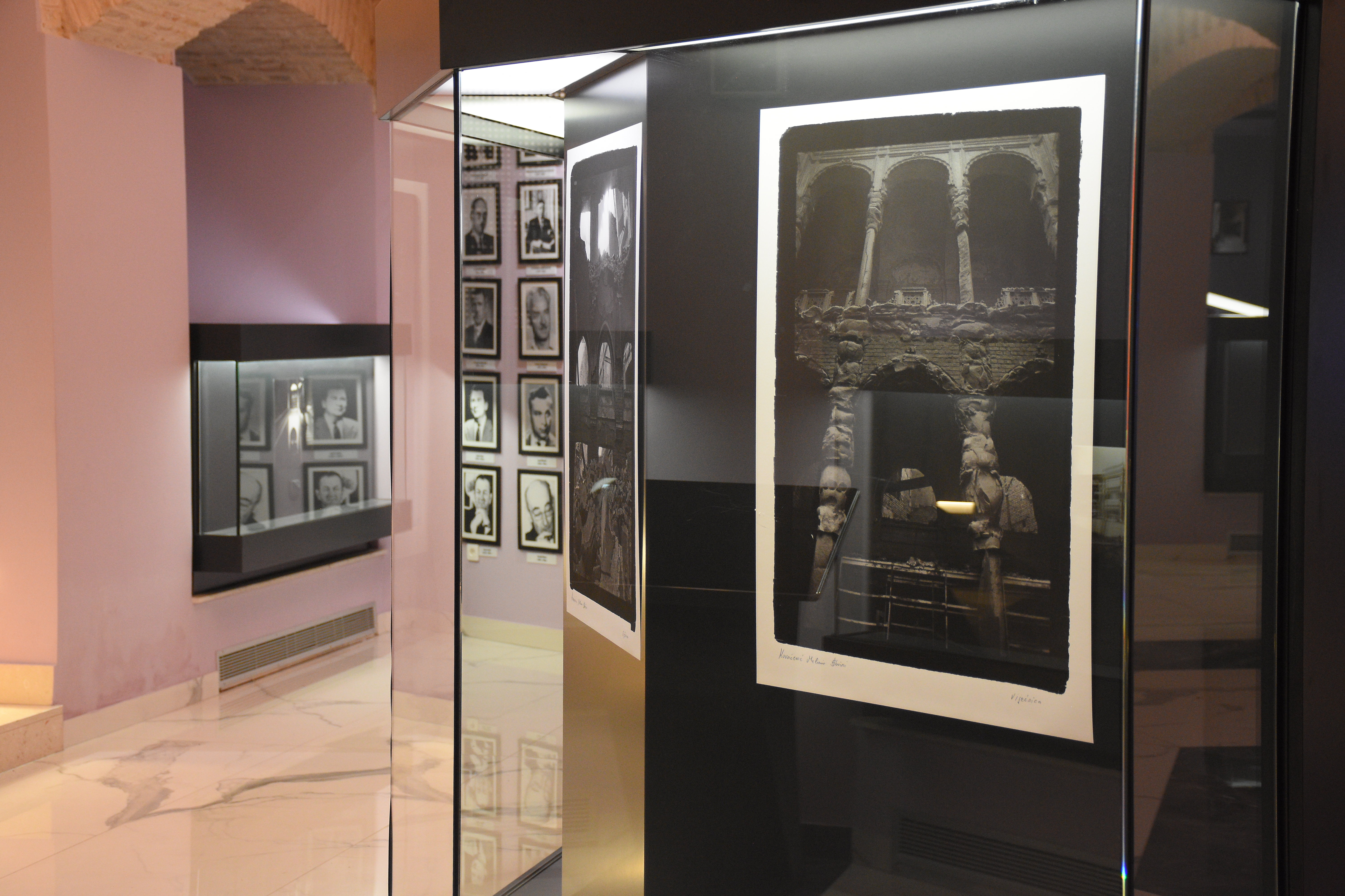 Godišnjica stradanja Gradske vijećnice: Za posjetioce otvorena izložba koja svjedoči razaranju i snazi duha Sarajeva