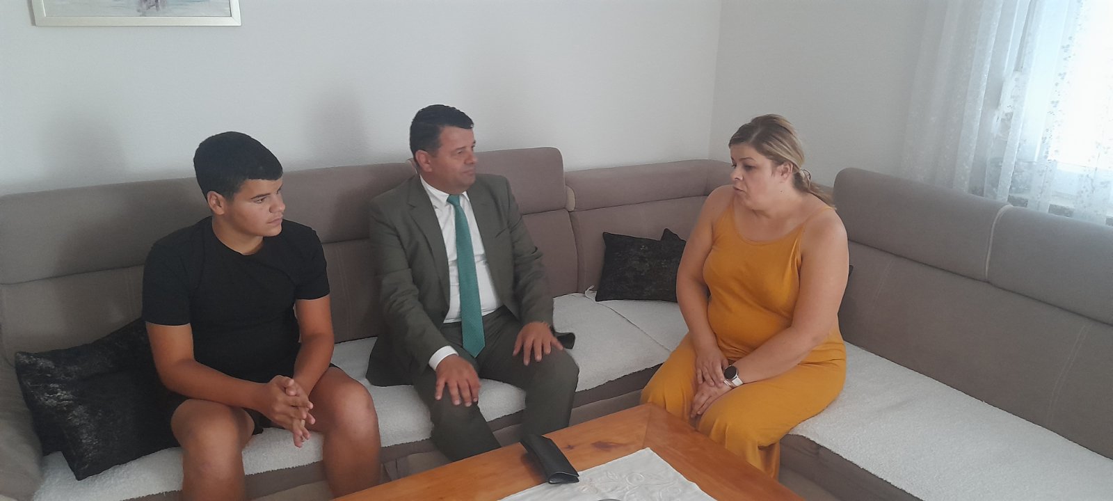 Hurtić posjetio porodicu napadnutog dječaka: Hitno istražiti slučaj i osigurati pravdu