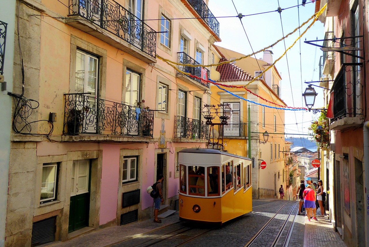 lisbon-2898787_1280