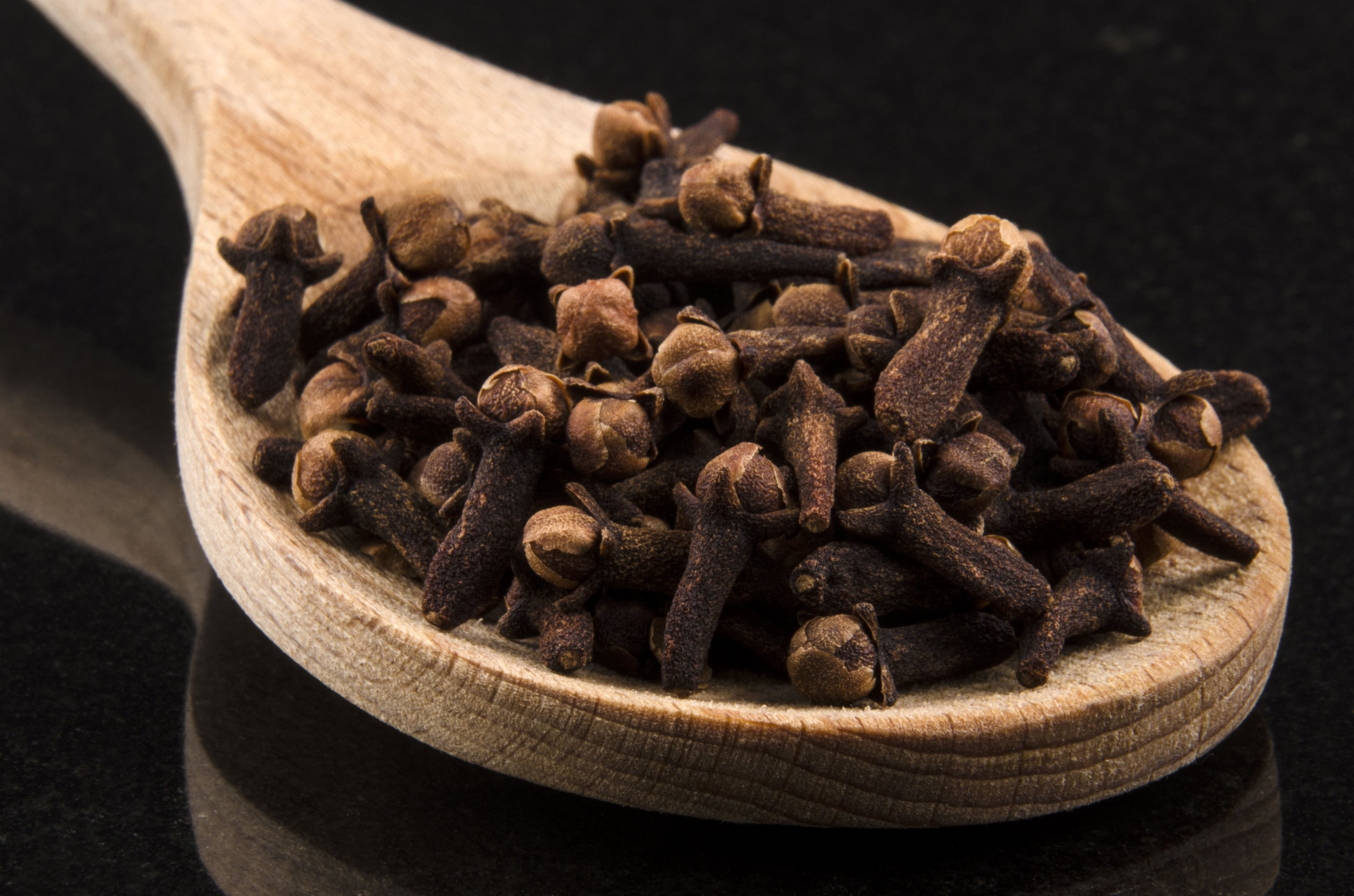 cloves on a kitchen spoon