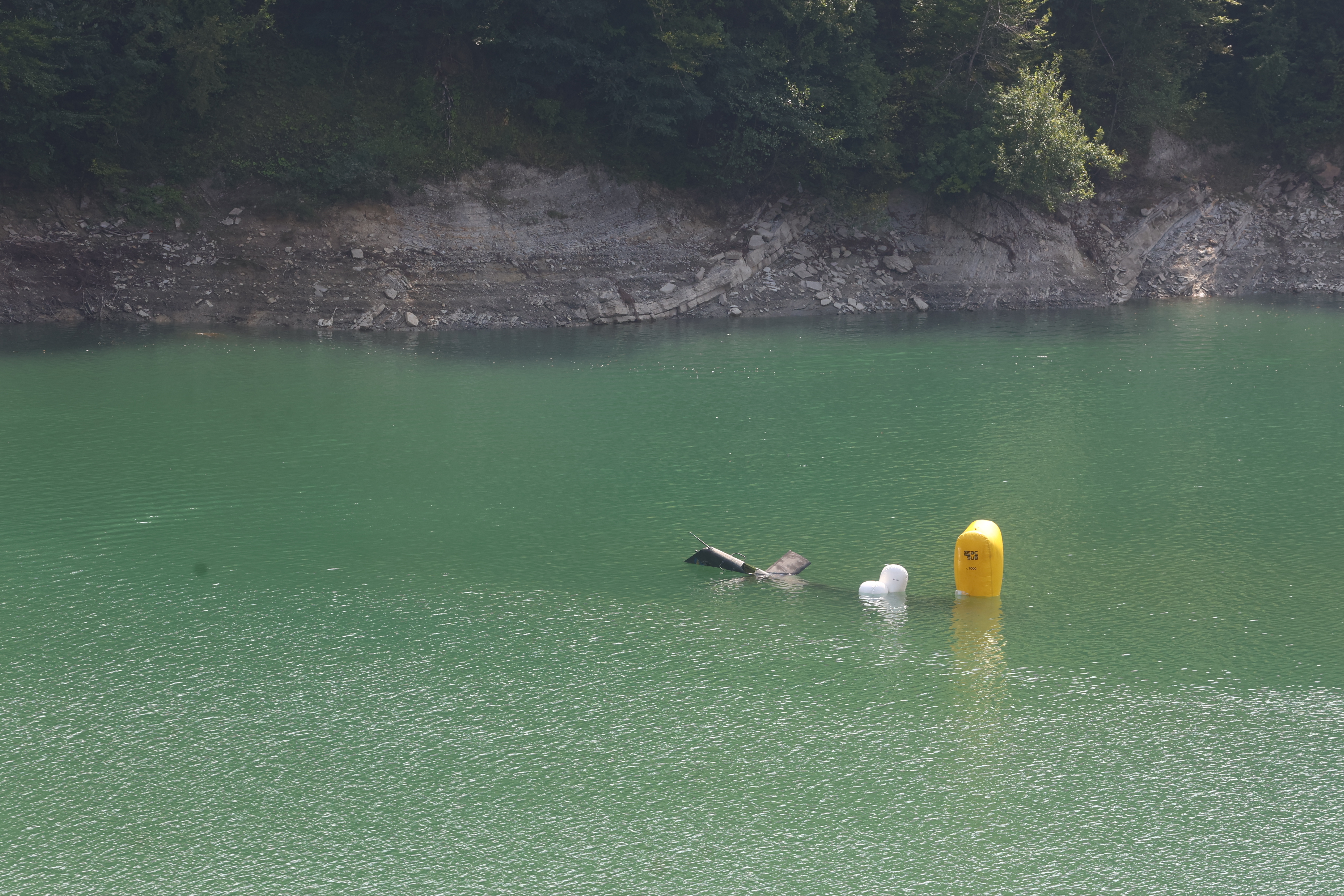 BiH: Izvlačenje olupine helikoptera iz Jablaničkog jezera