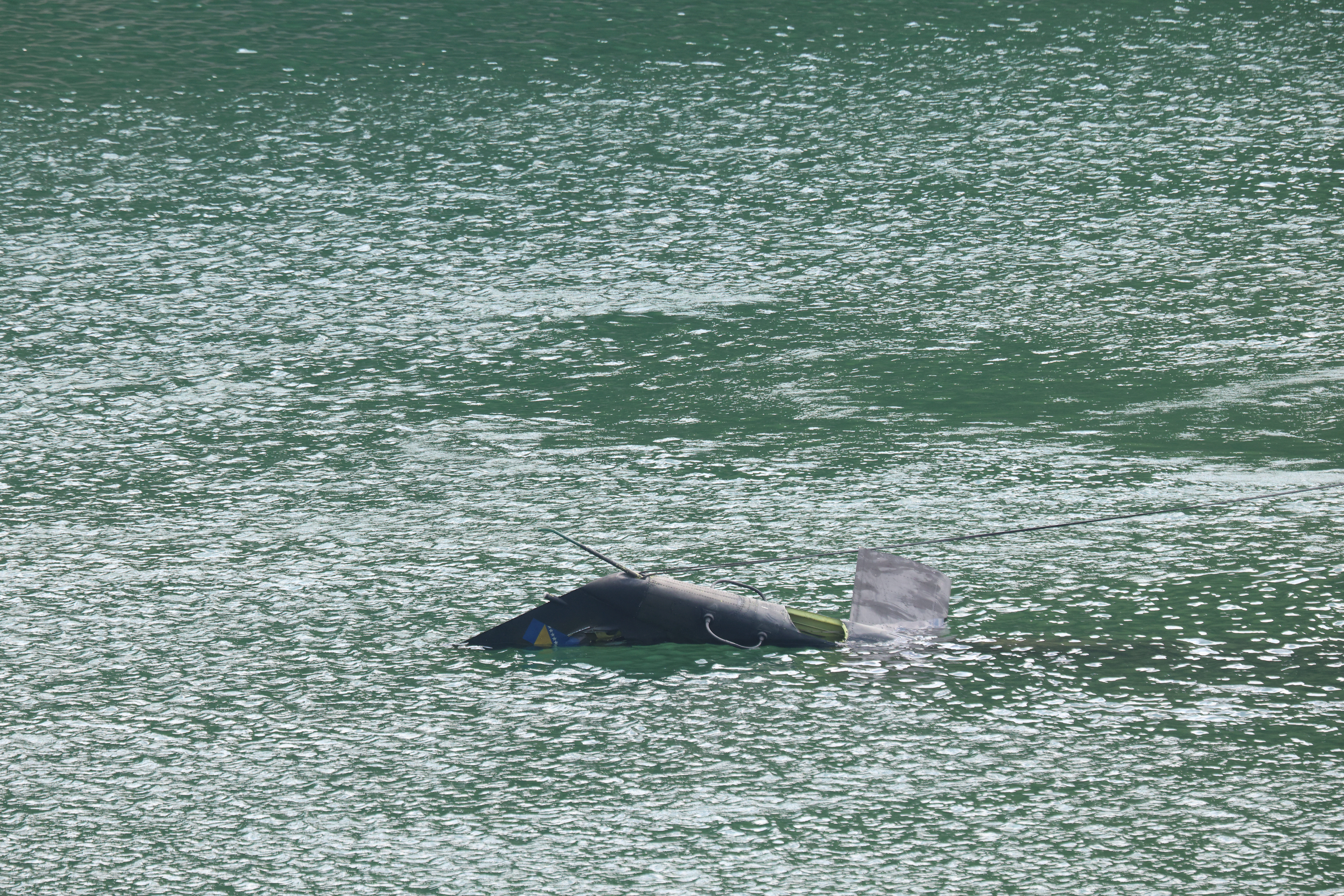 BiH: Izvlačenje olupine helikoptera iz Jablaničkog jezera