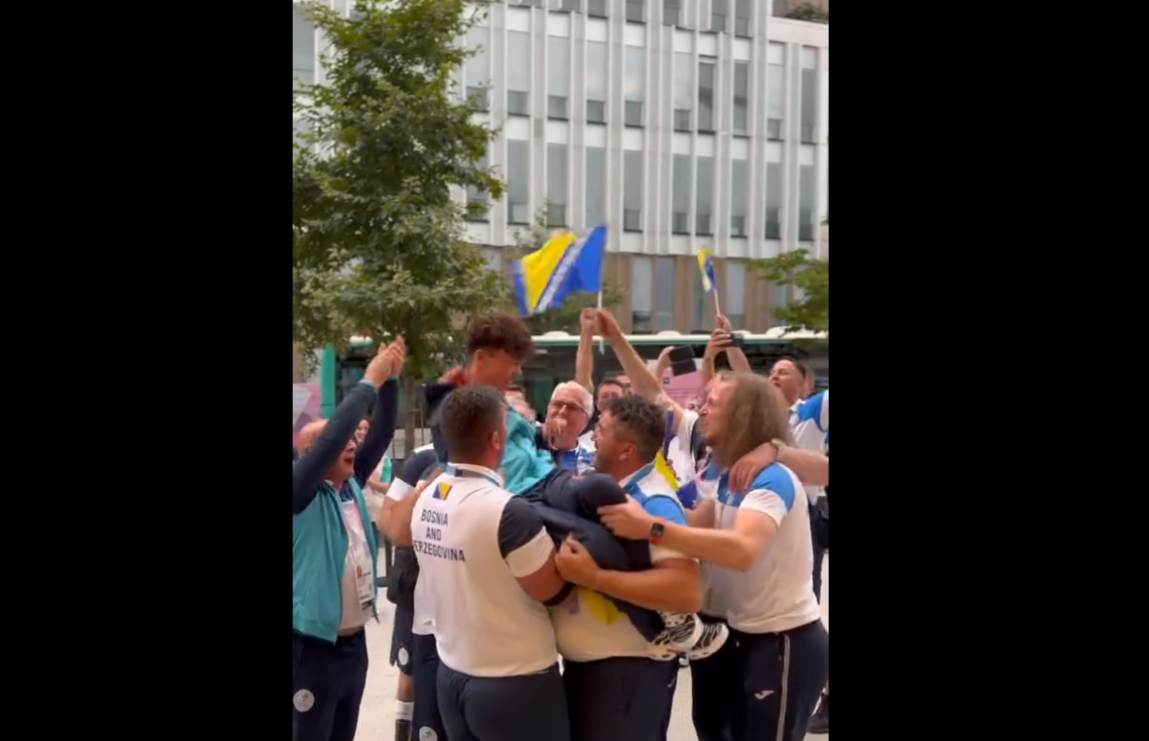 barlov i sjedeci odbojkasi