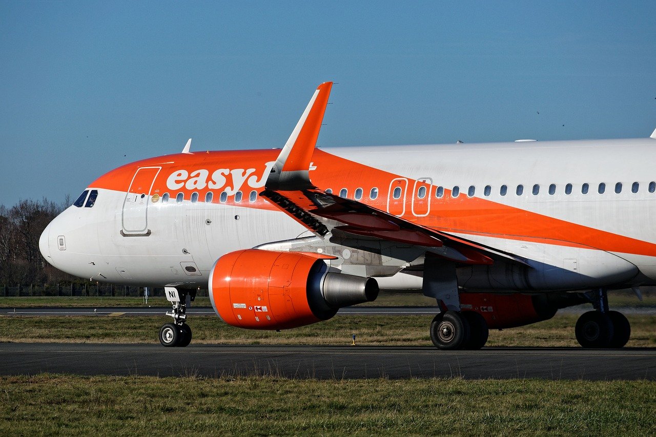 easyjet-8431481_1280