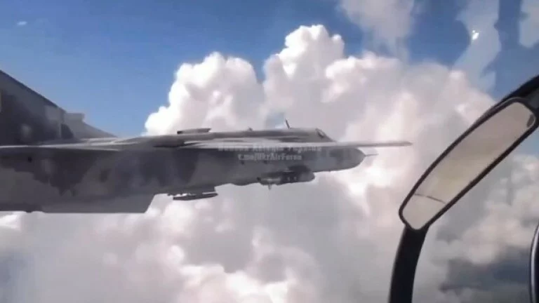 62900502-ukrajinski-su-24-fencer-s-nepoznatim-streljivom