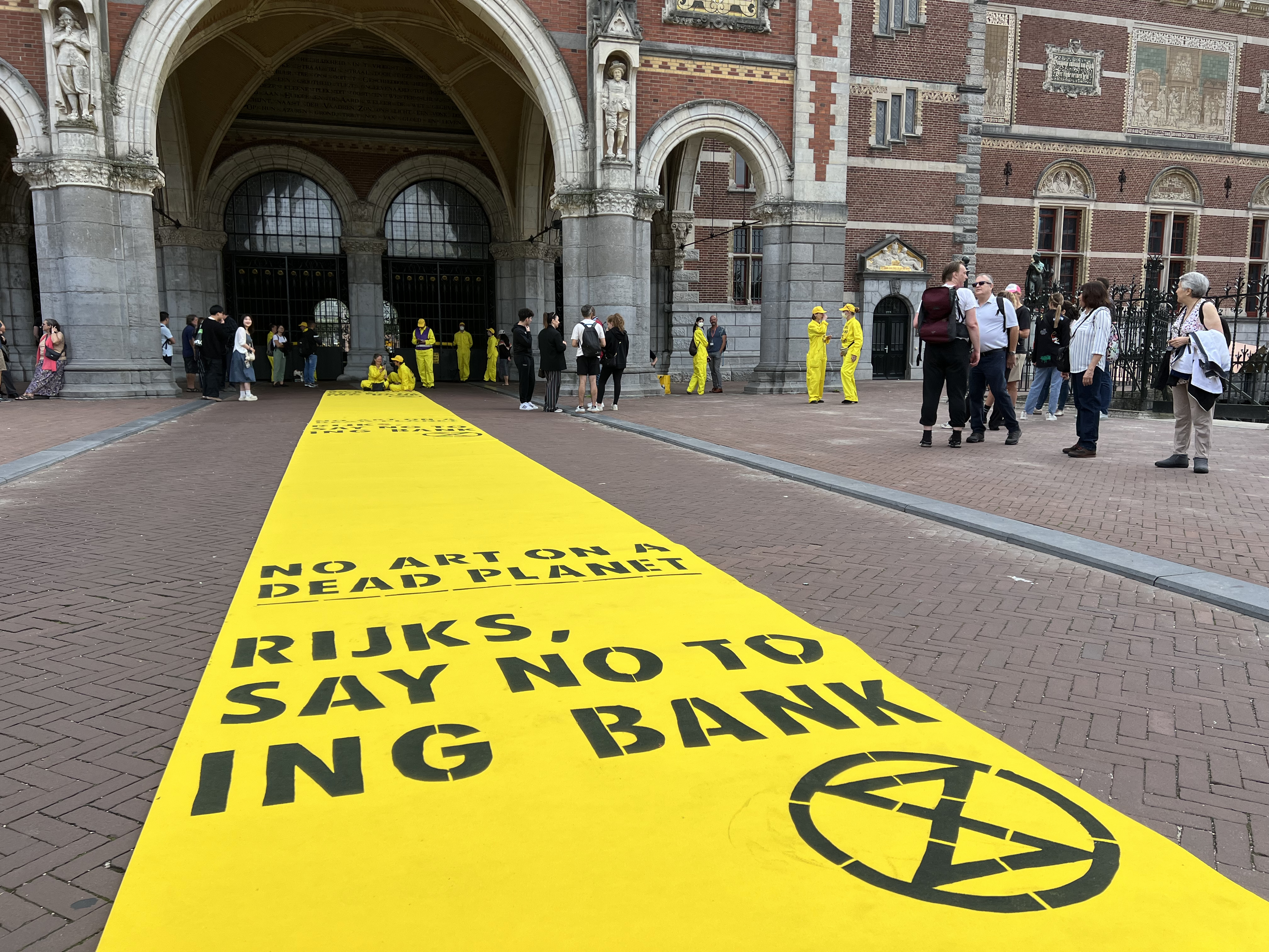 U Amsterdamu klimatski aktivisti blokirali ulaz u Rijksmuseum, najveći muzej u Holandiji
