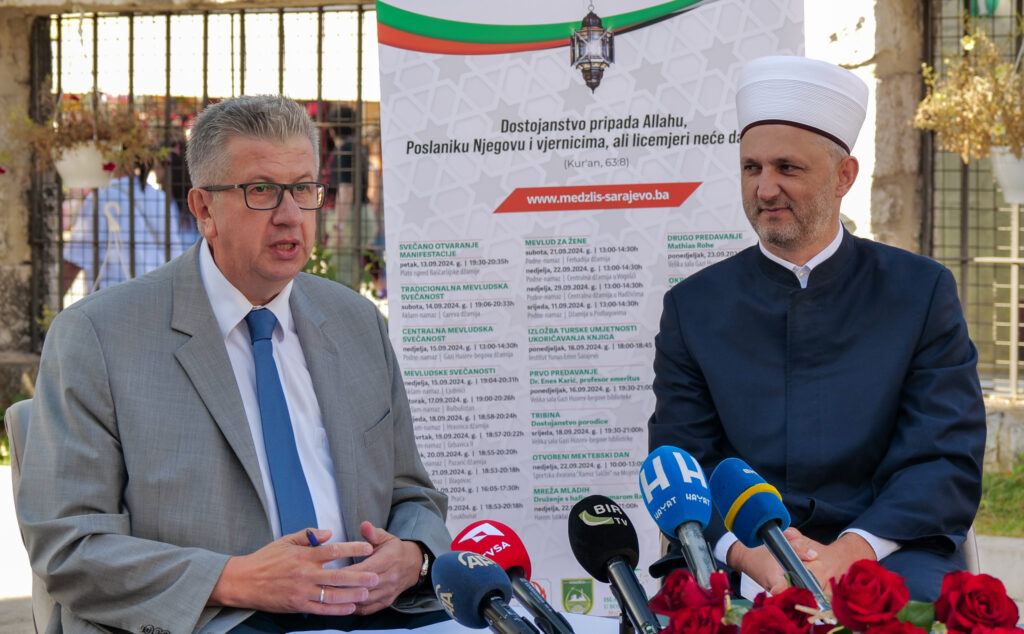 1726134290-AA-20240912-35624685-35624676-PREDSTAVLJEN_BOGAT_SADRZAJ_SUTRA_OTVORENJE_20_MANIFESTACIJE_DANI_O_ALLAHOVOM_POSLANIKU_SELAM_YA_RESULALLAH-1024x634.jpg