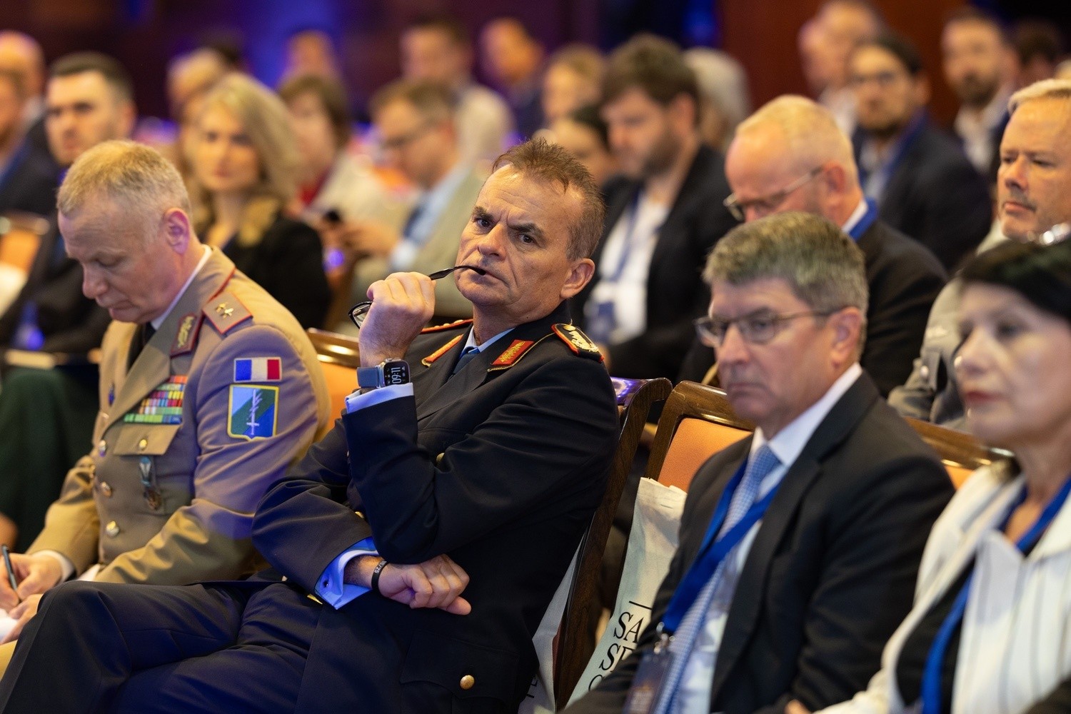 Saopćenje (Chris Badia)