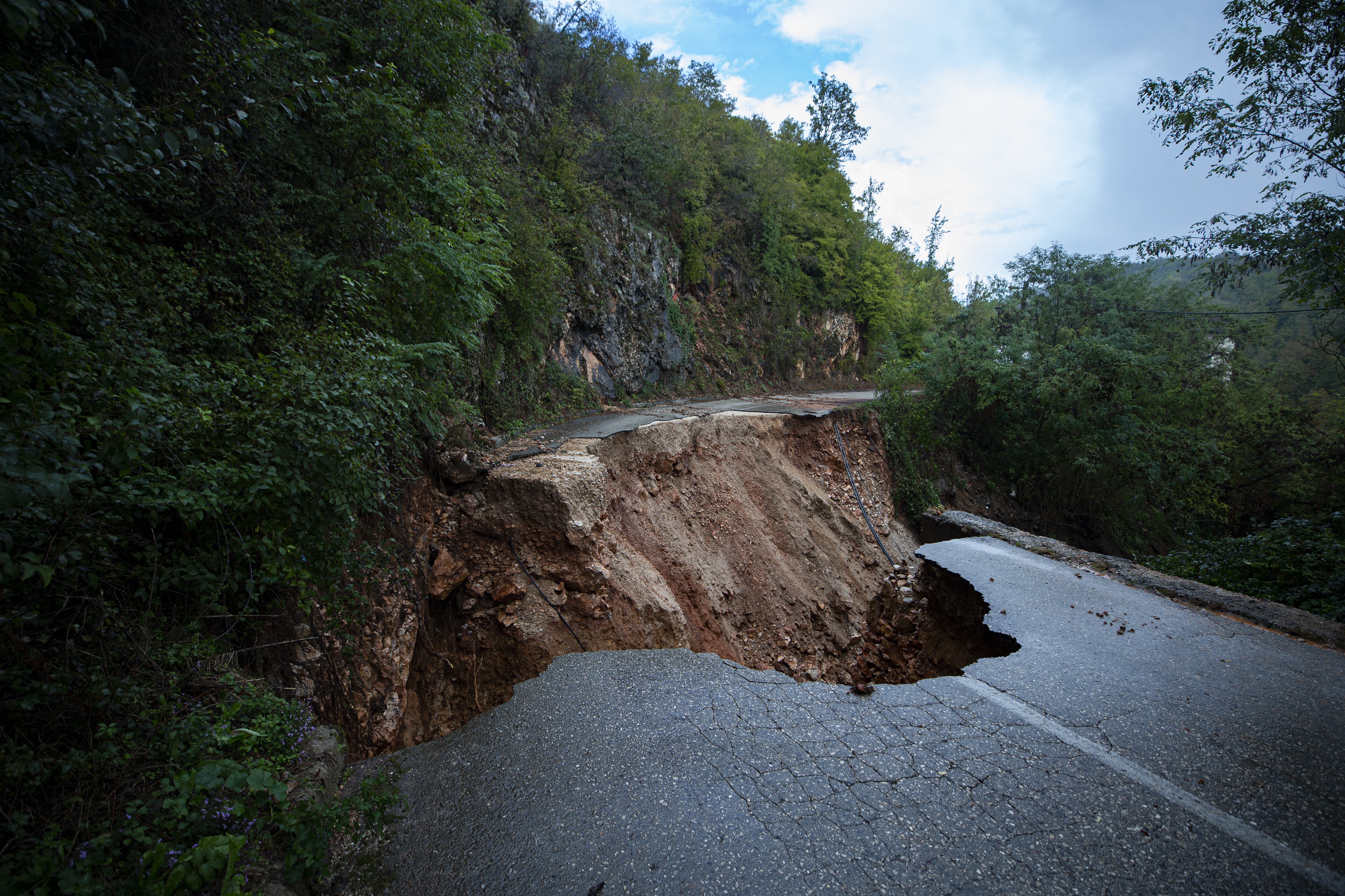 Poplave u BiH: Klizište uništilo putnu komunikaciju u Buturović Polju