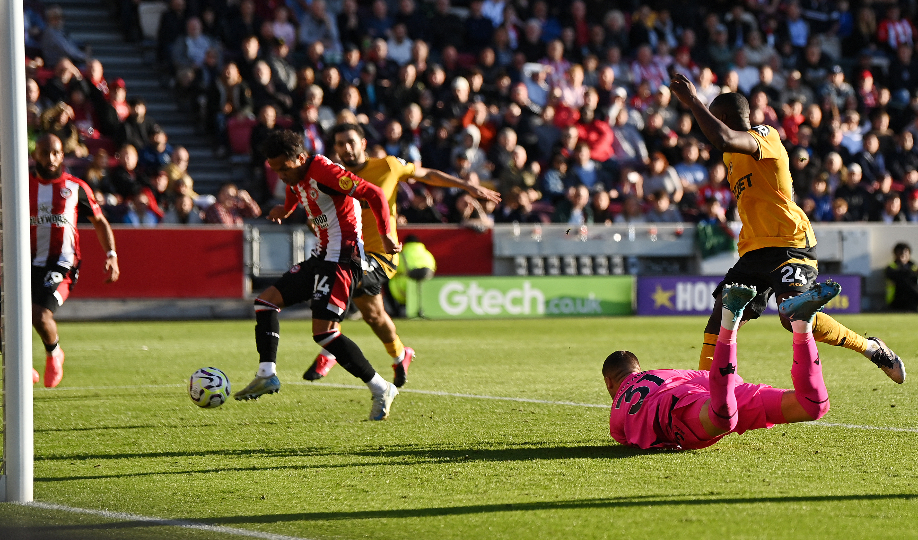 Premier League - Brentford v Wolverhampton Wanderers