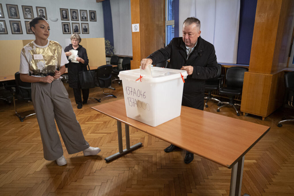 1728194137-AA-20241006-35833499-35833488-U_BIH_OTVORENA_BIRALISTA_ZA_LOKALNE_IZBORE_GLASANJE_ODGODENO_U_CETIRI_OPCINE-1024x683.jpg