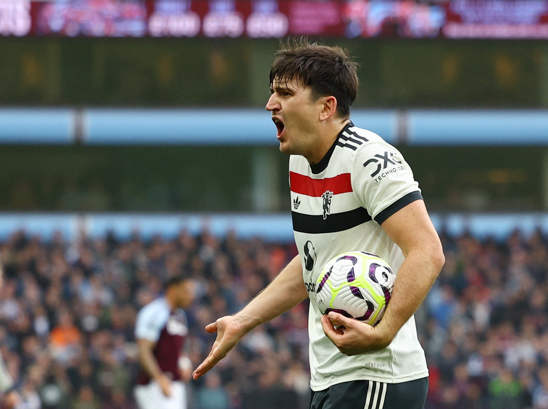 Premier League - Aston Villa v Manchester United