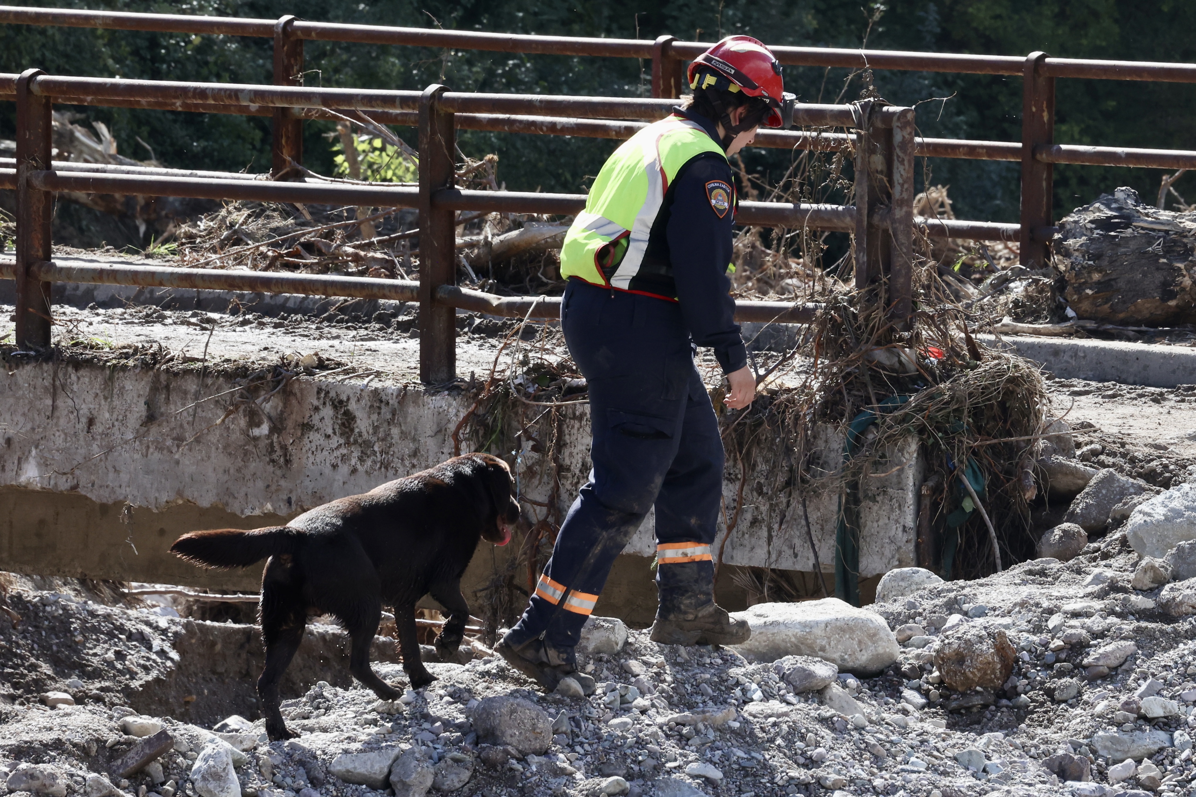 Hrvatski spasioci i pas, poplave Buturović Polje