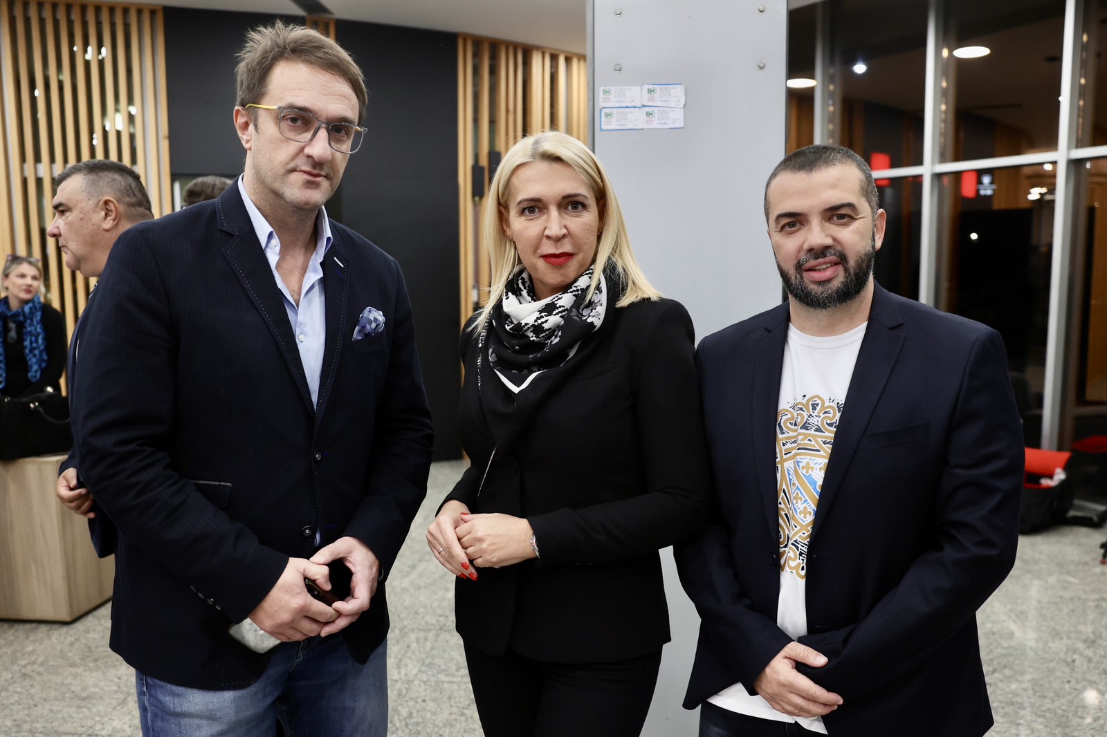F.Z./N1 (Amir Zukić, direktor N1, Dželila Čurt, direktorica TV Nova i Elvir Karalić,predjednik Udruženja Pomozi.ba