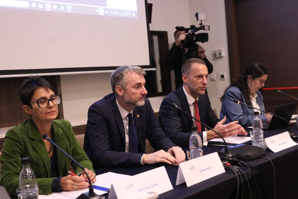 l_d24875424ee12eb8c6463d5def4aed4d