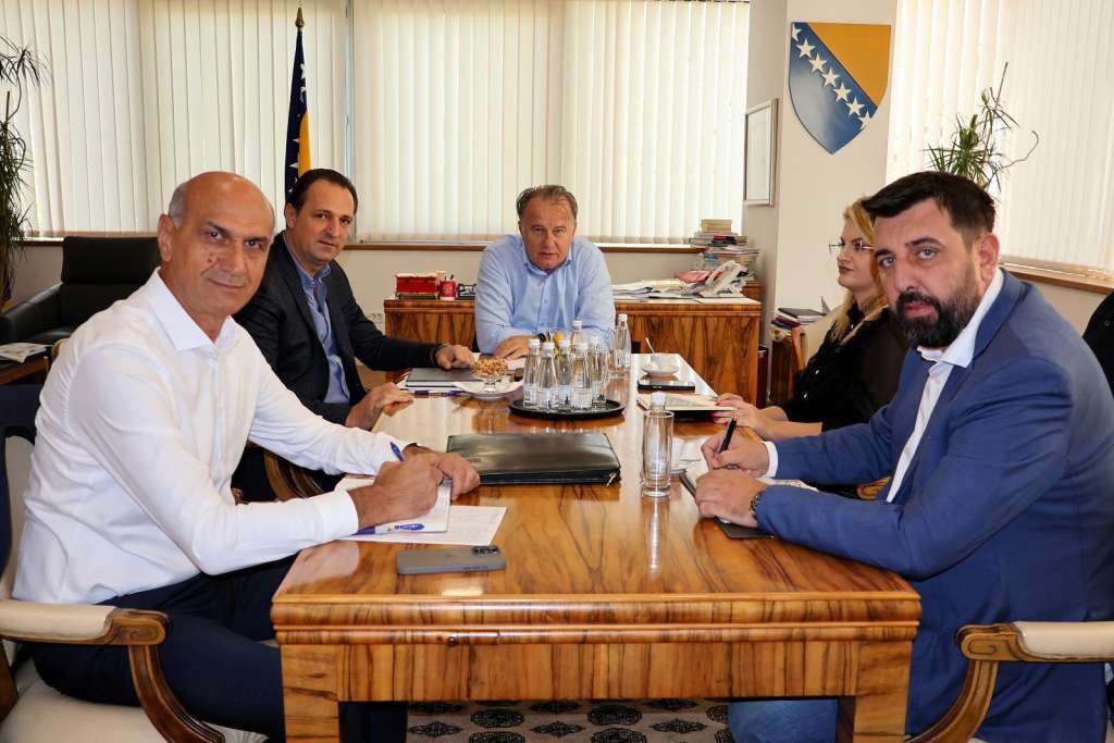 l_1996fbca9c61625854995f5bcb80cc31